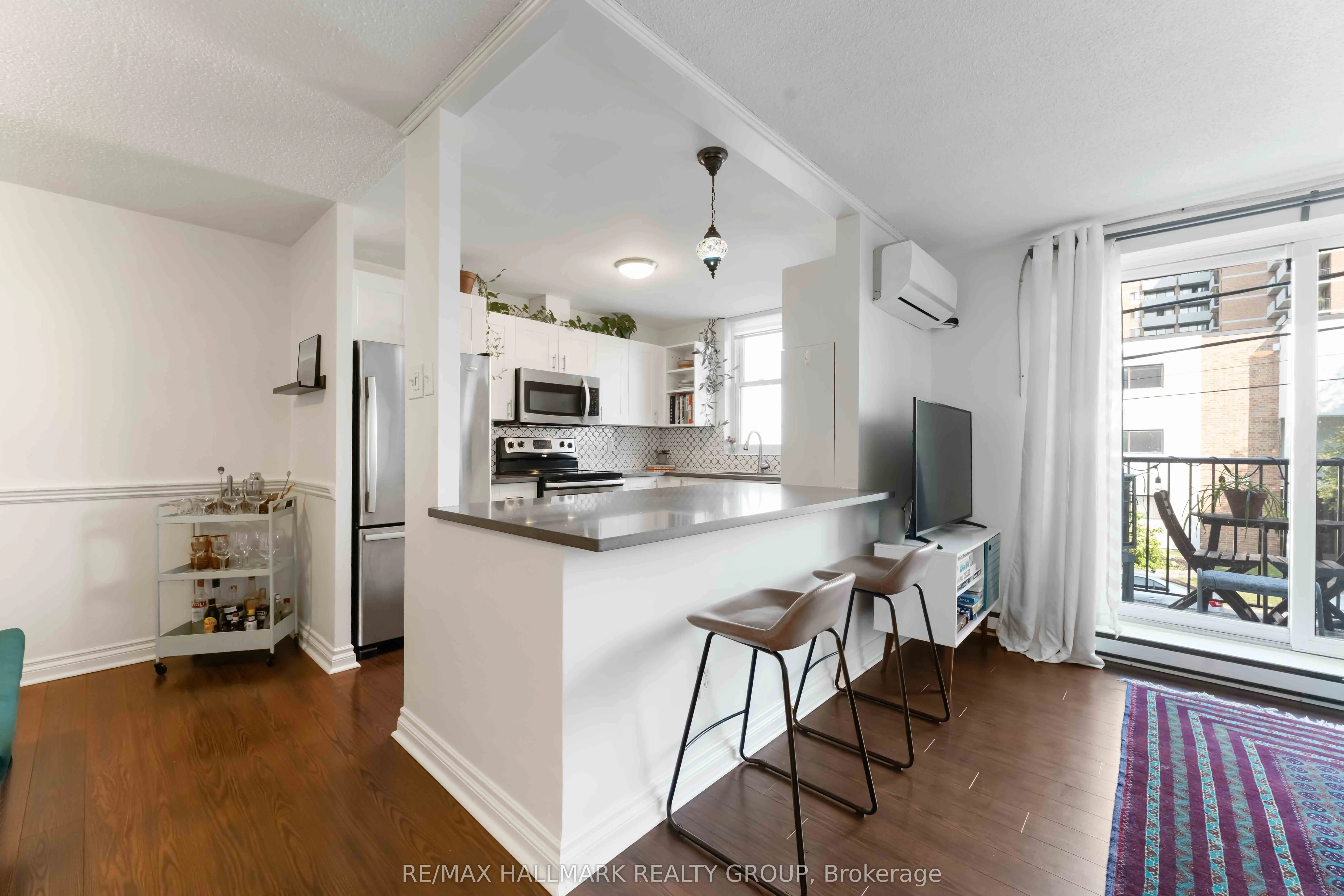 50 BURNSIDE Avenue, #205
