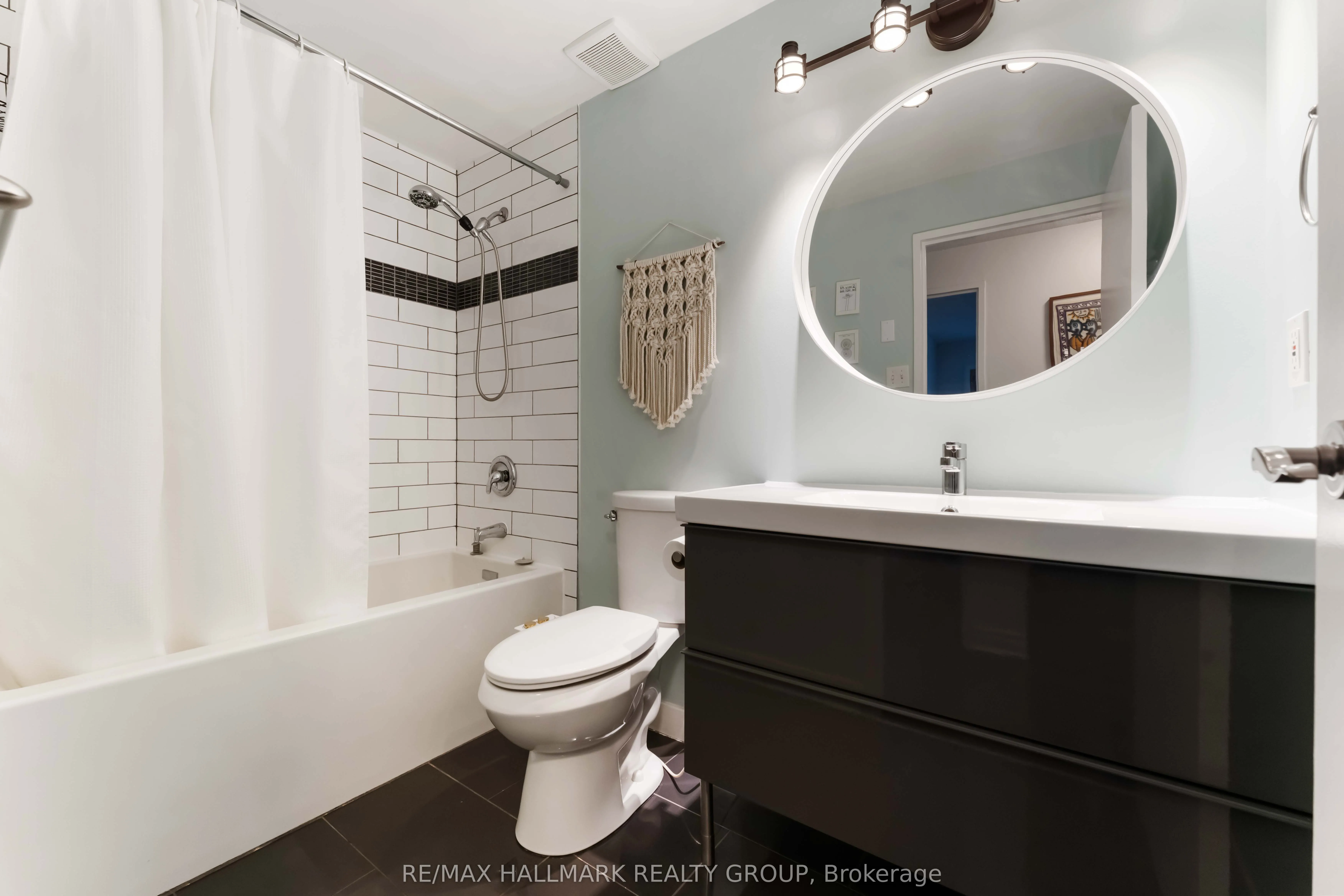 50 BURNSIDE Avenue, #205