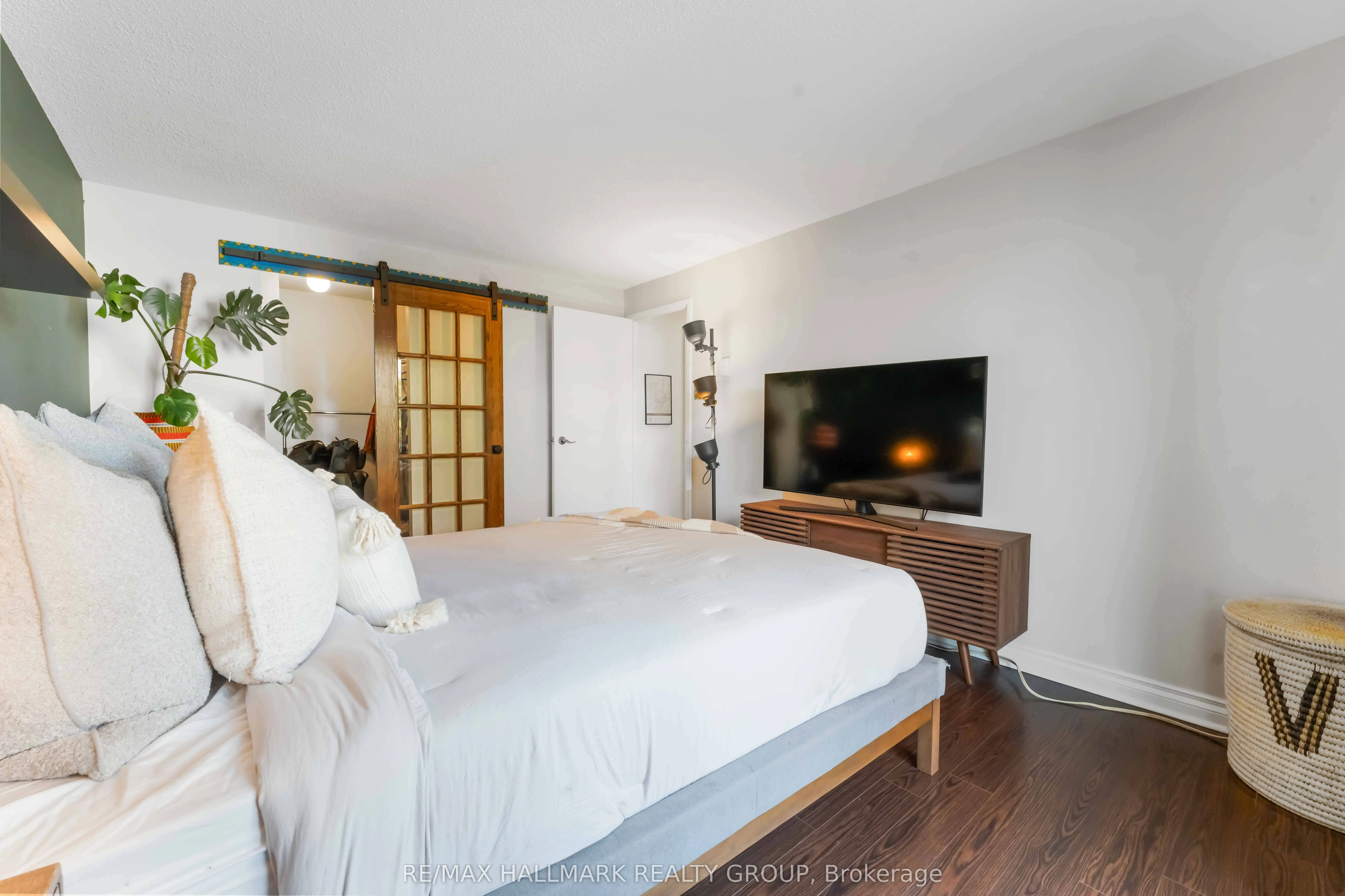 50 BURNSIDE Avenue, #205