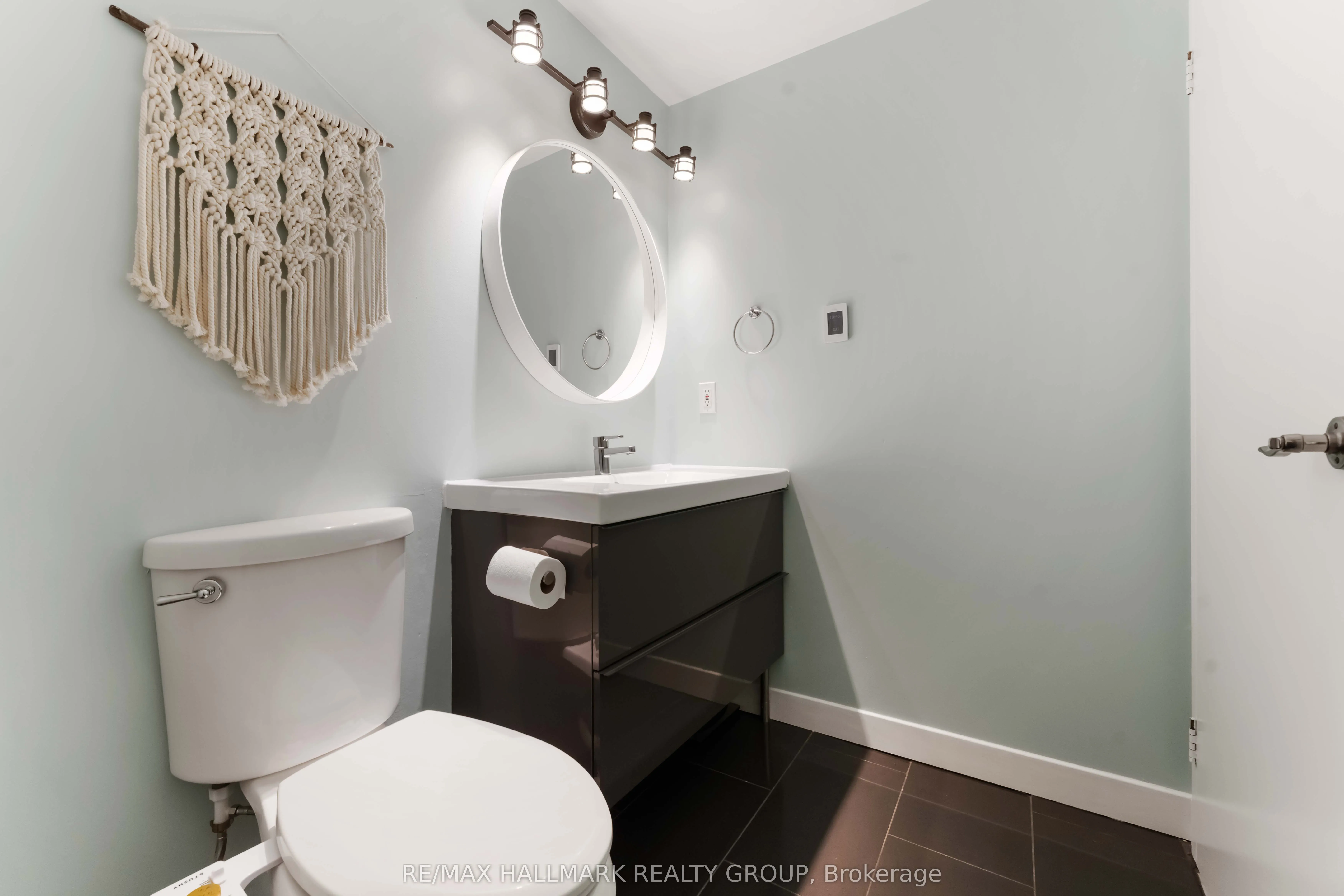 50 BURNSIDE Avenue, #205