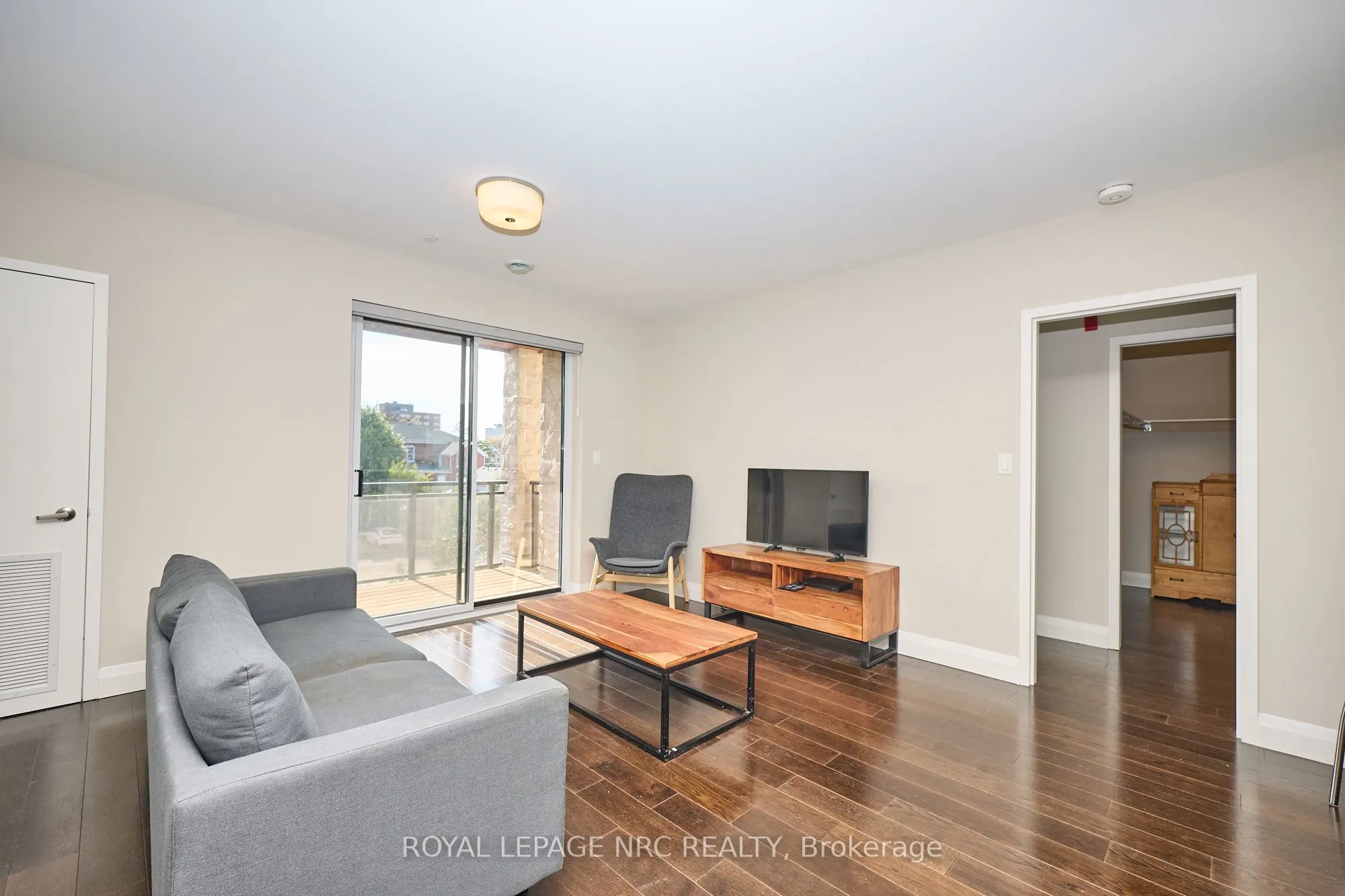 26 Wellington Street, #304