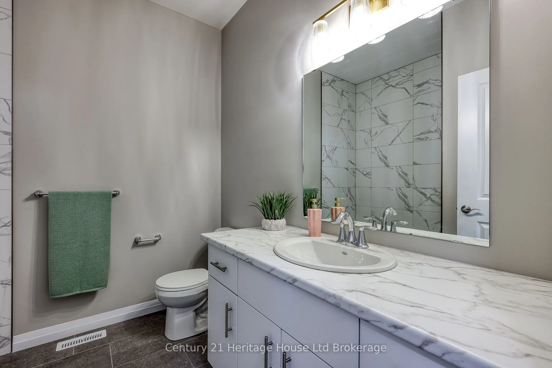 19 Anderson Street, #13