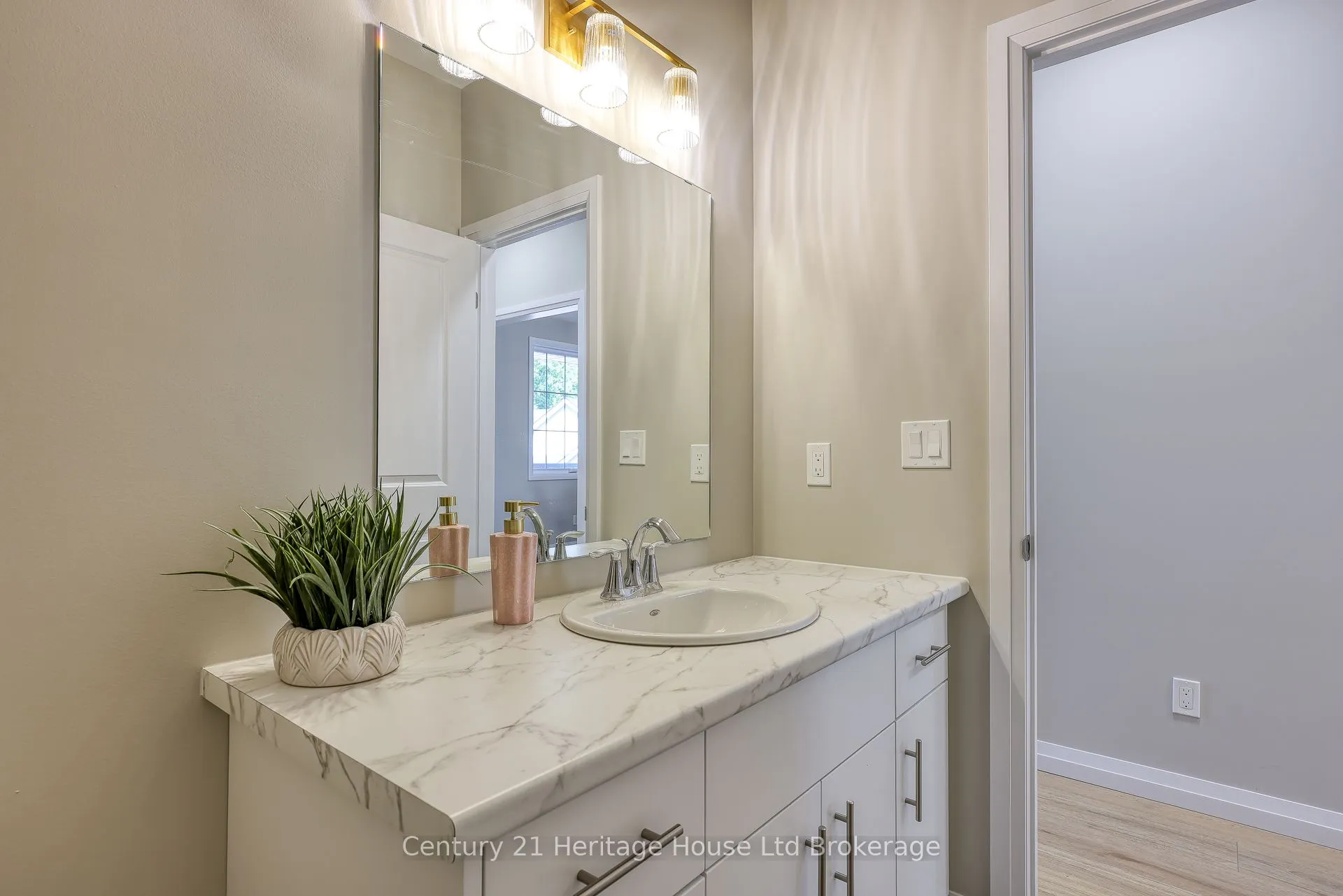 19 Anderson Street, #12