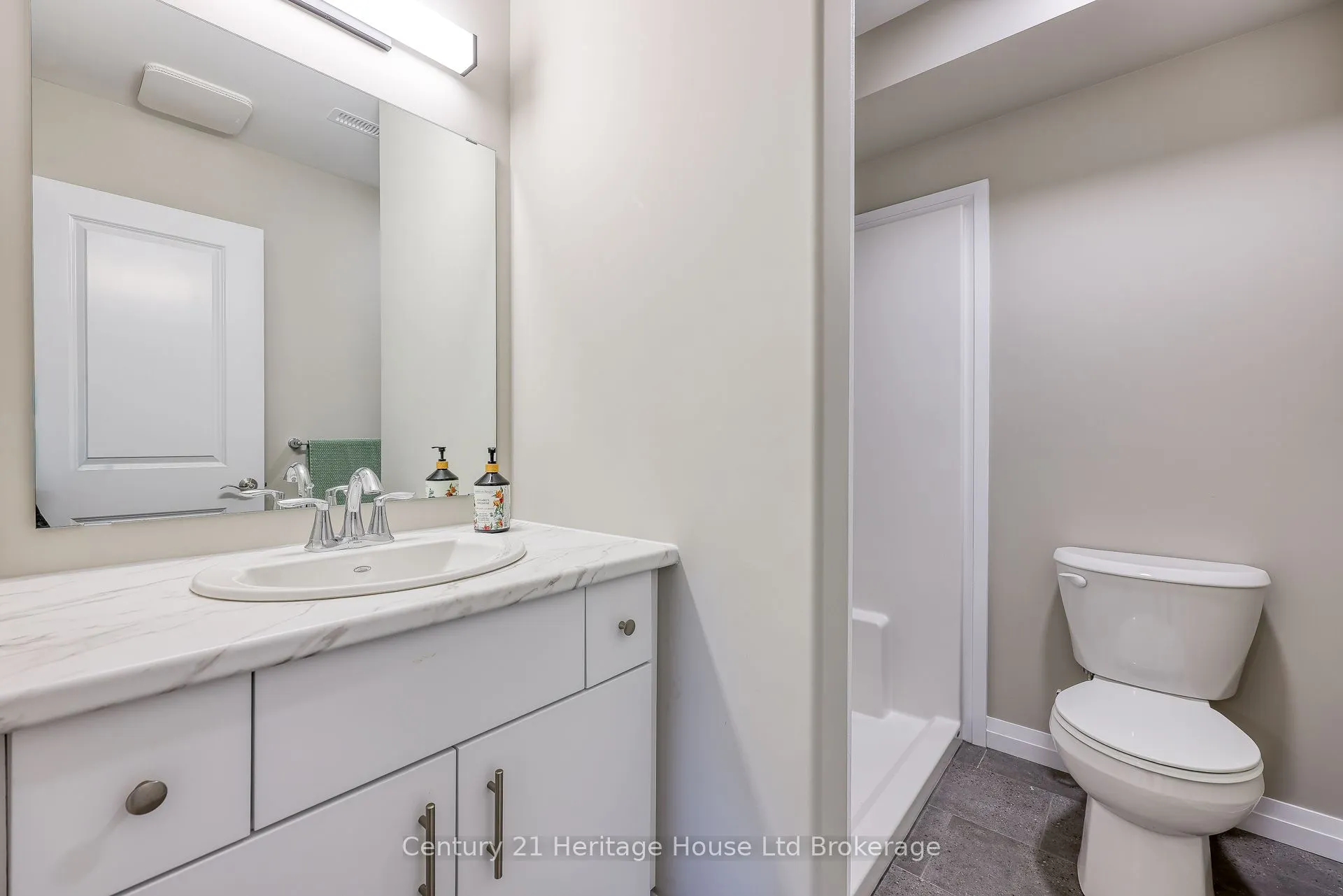 19 Anderson Street, #14