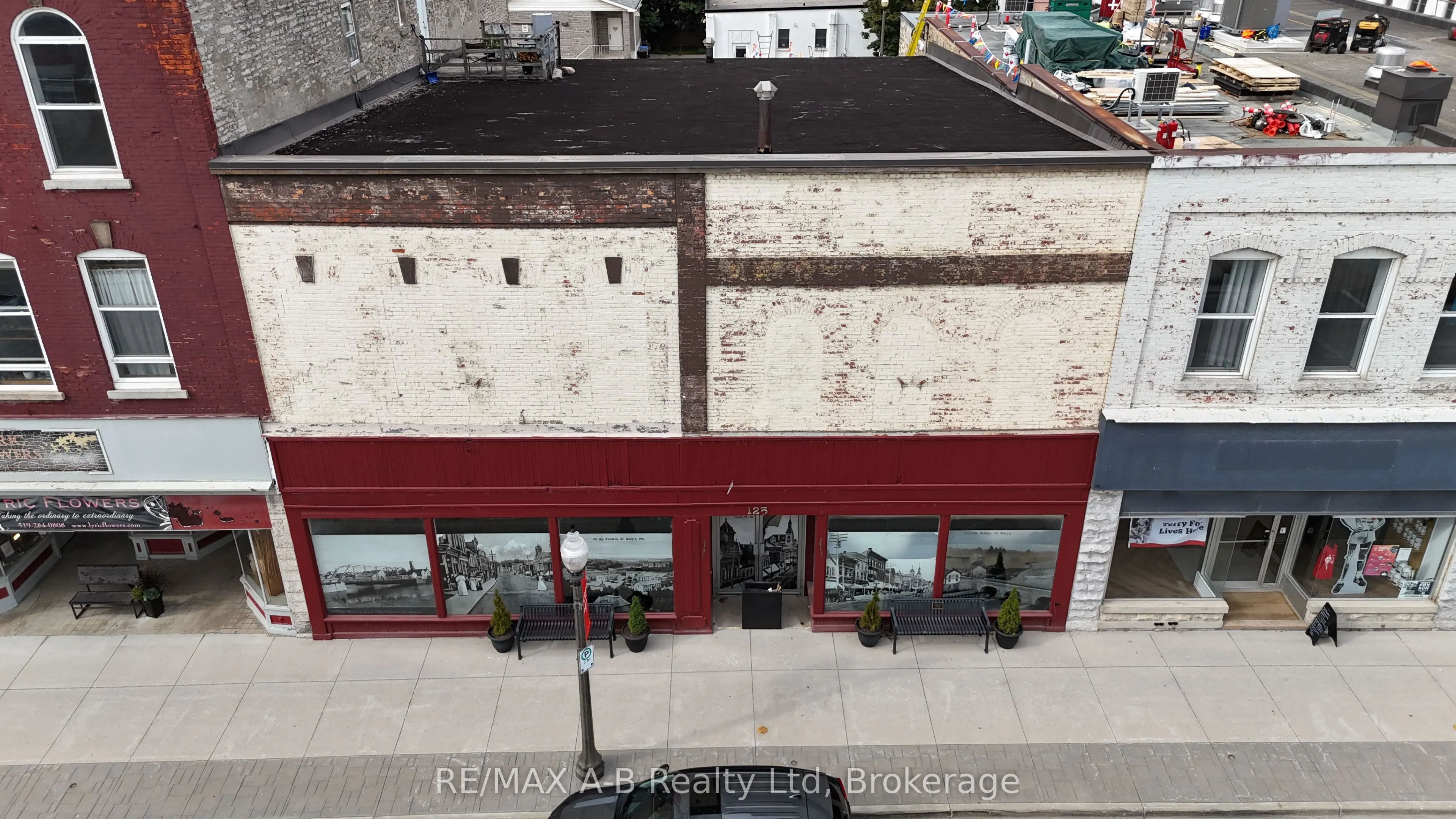 125 QUEEN Street E