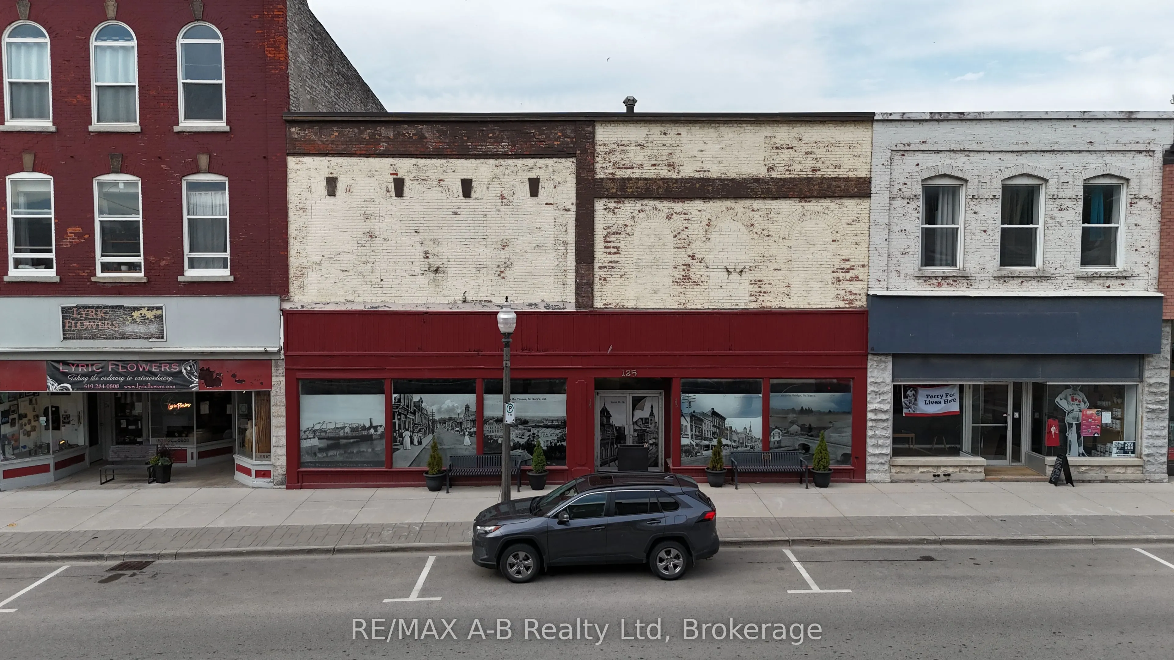 125 QUEEN Street E