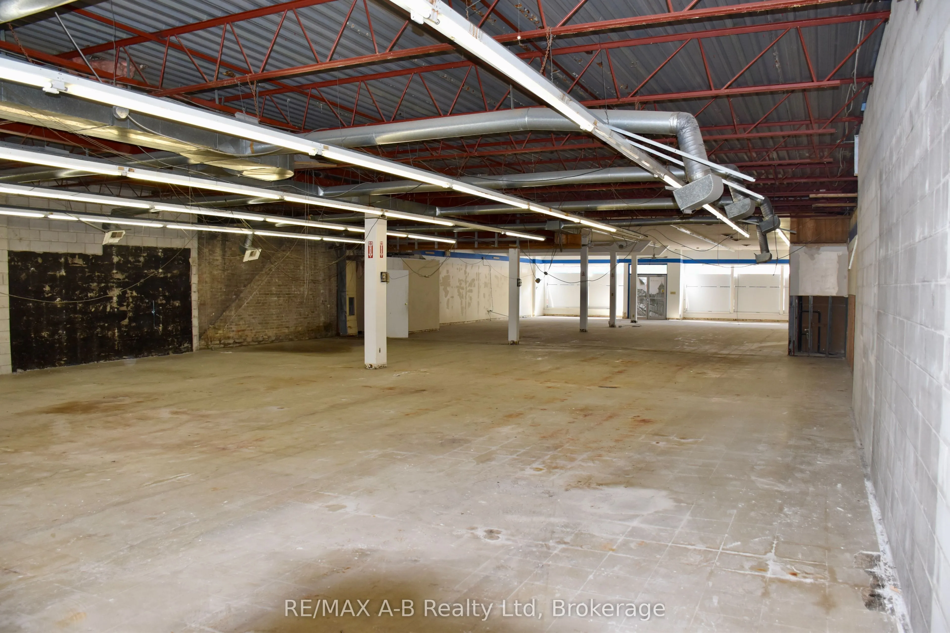 125 QUEEN Street E