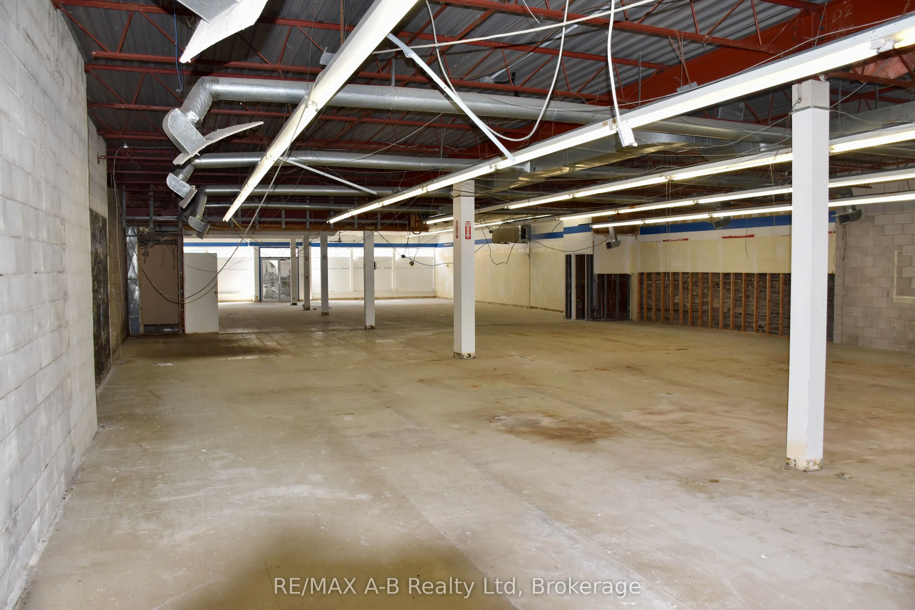 125 QUEEN Street E