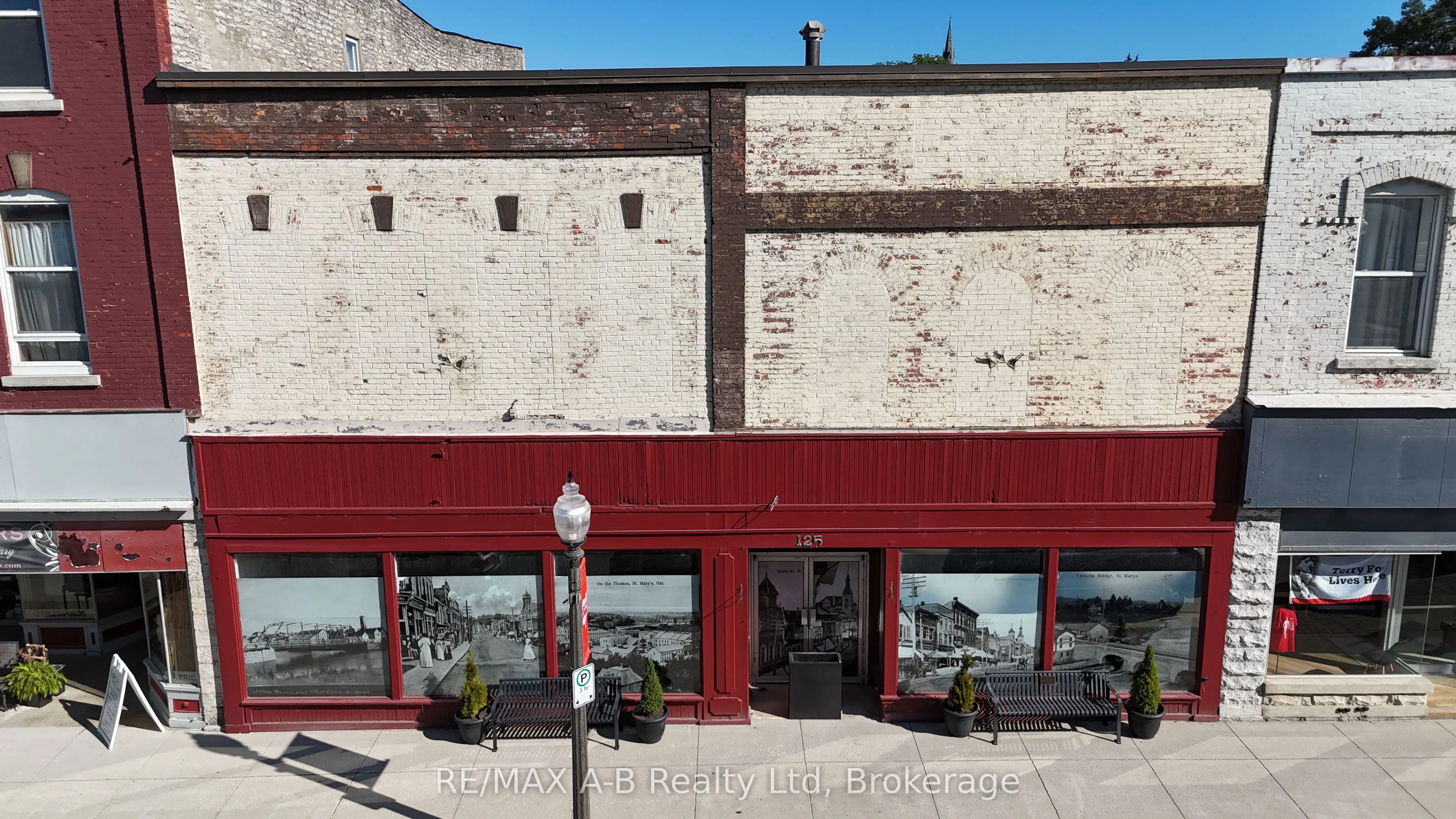 125 QUEEN Street E