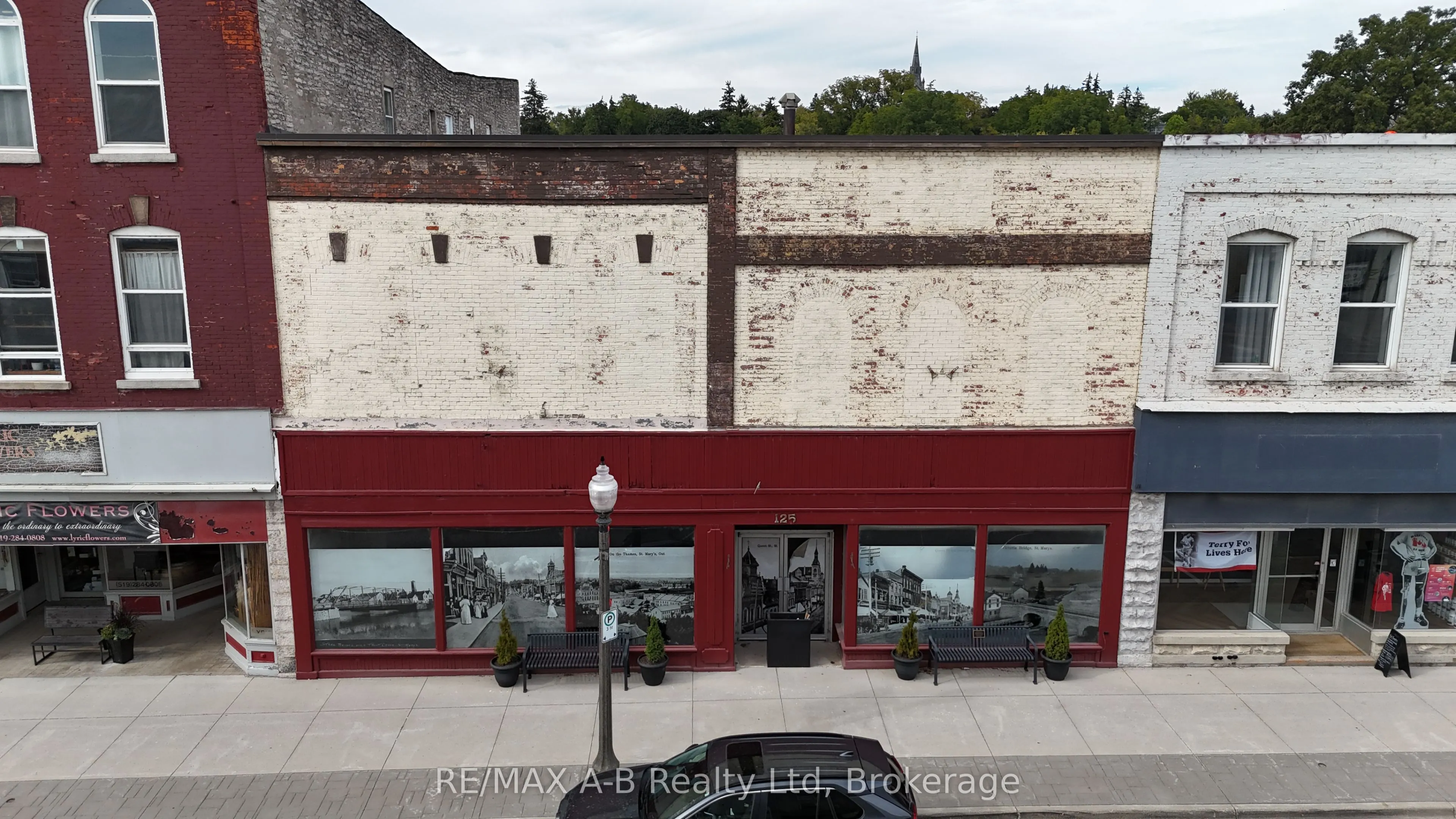 125 QUEEN Street E