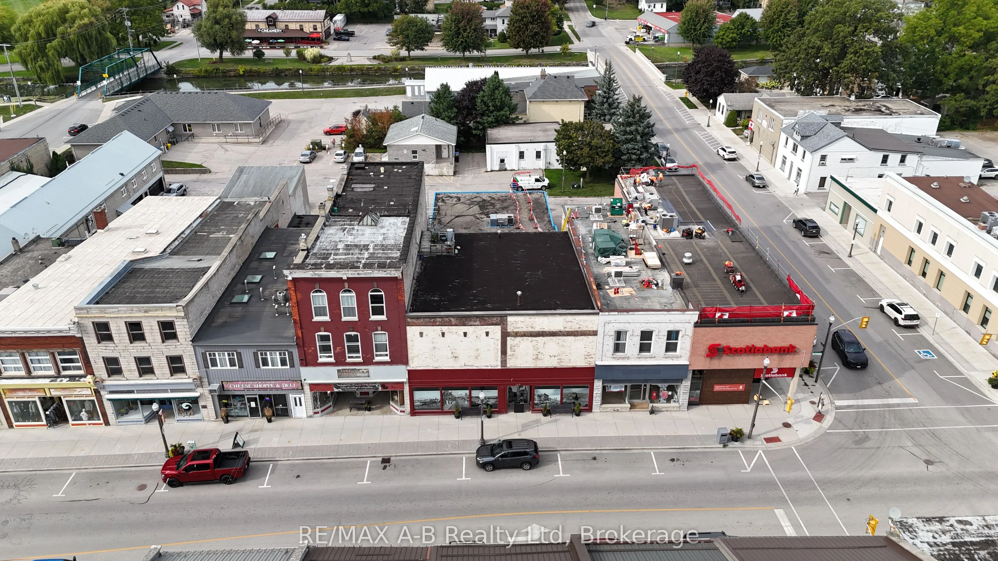 125 QUEEN Street E
