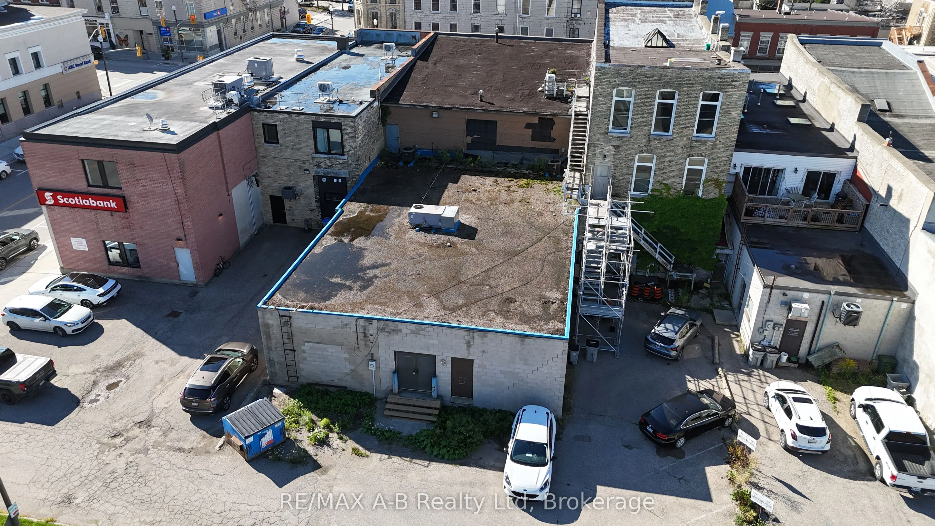 125 QUEEN Street E