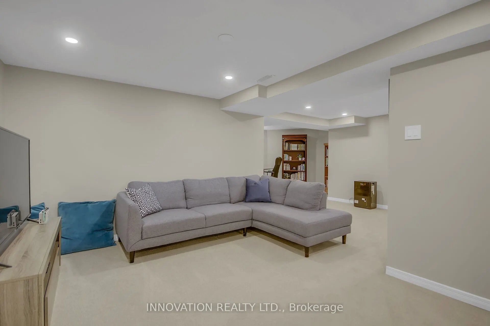 76 Chickasaw Crescent