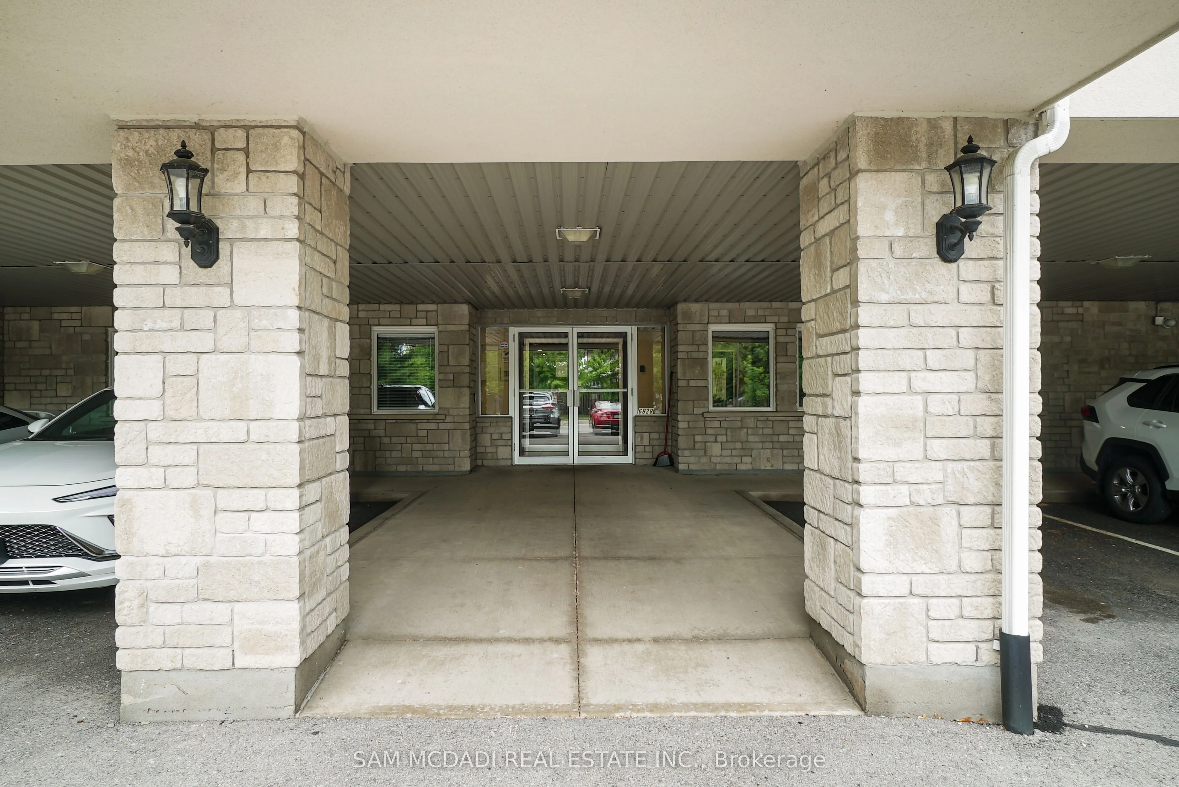 6928 Ailanthus Avenue, #303
