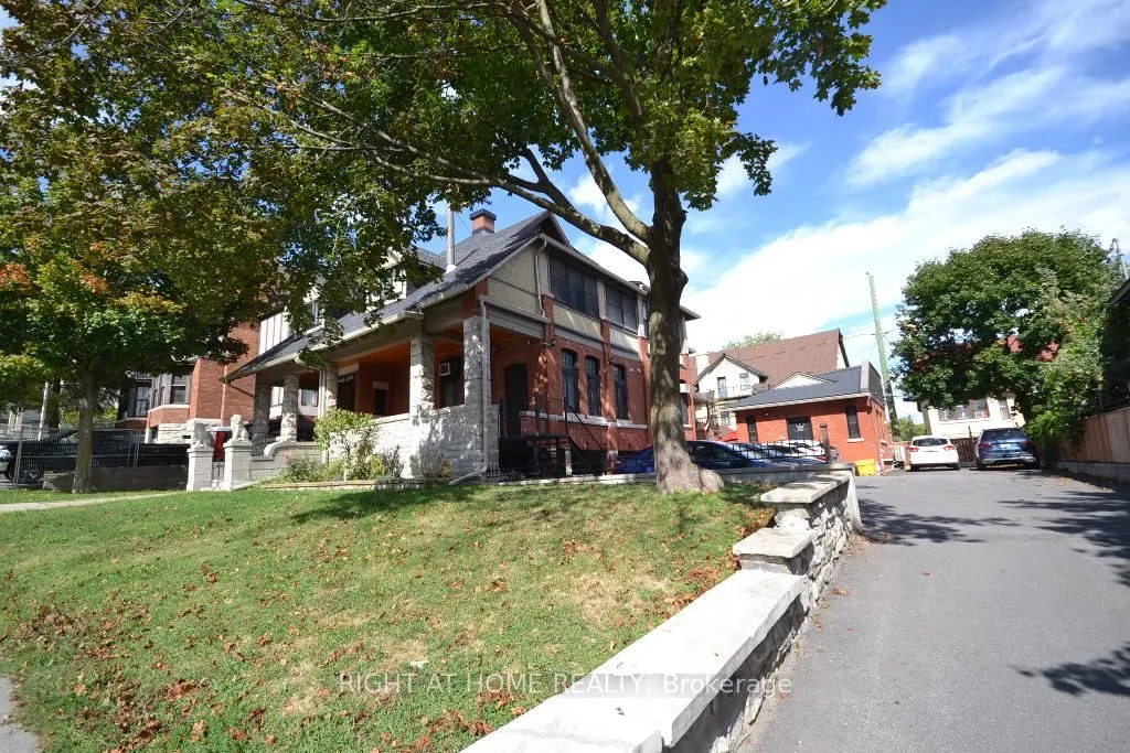 17 Marlborough Avenue, #101
