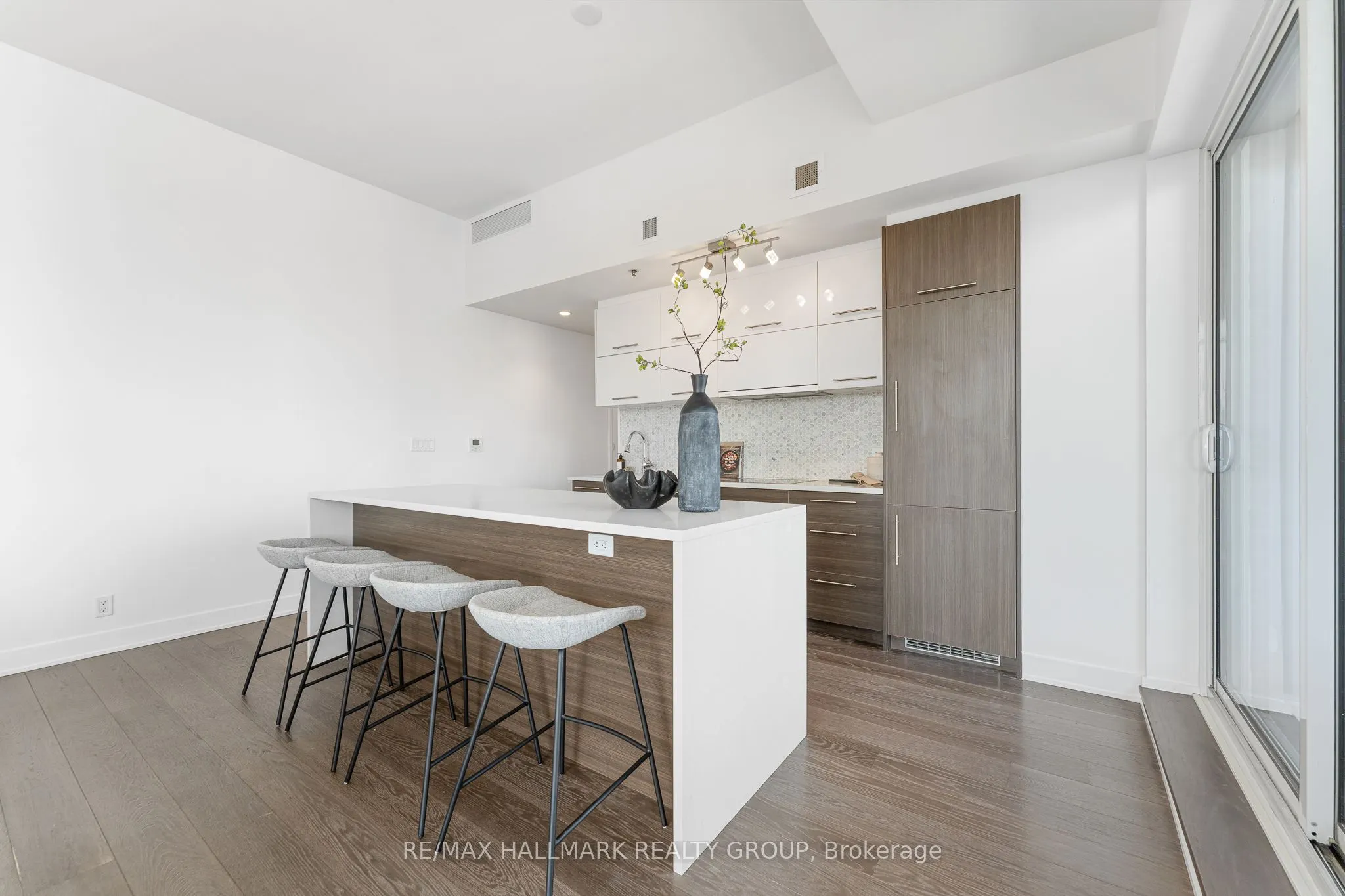 428 Sparks Street, #2001