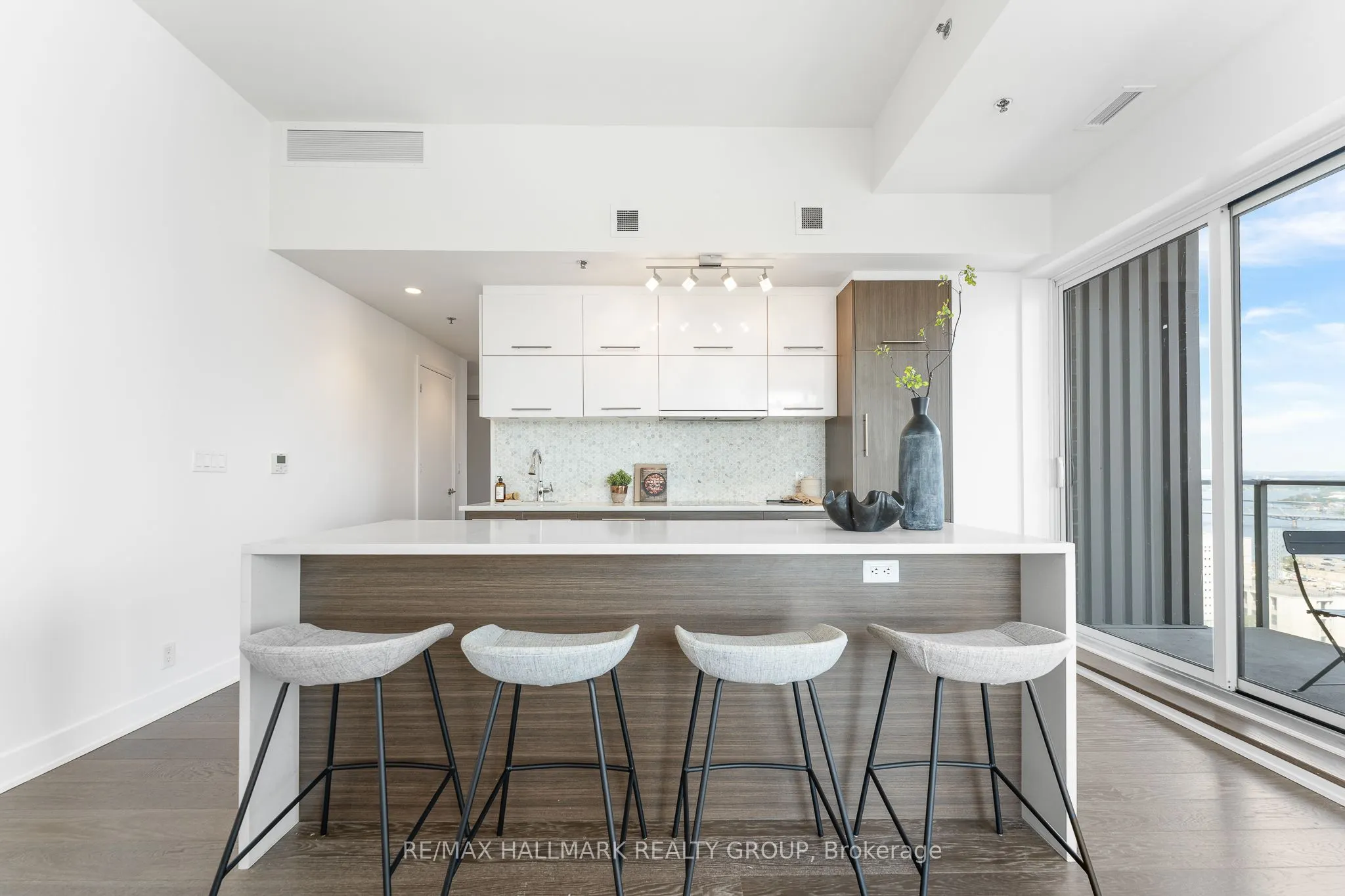 428 Sparks Street, #2001