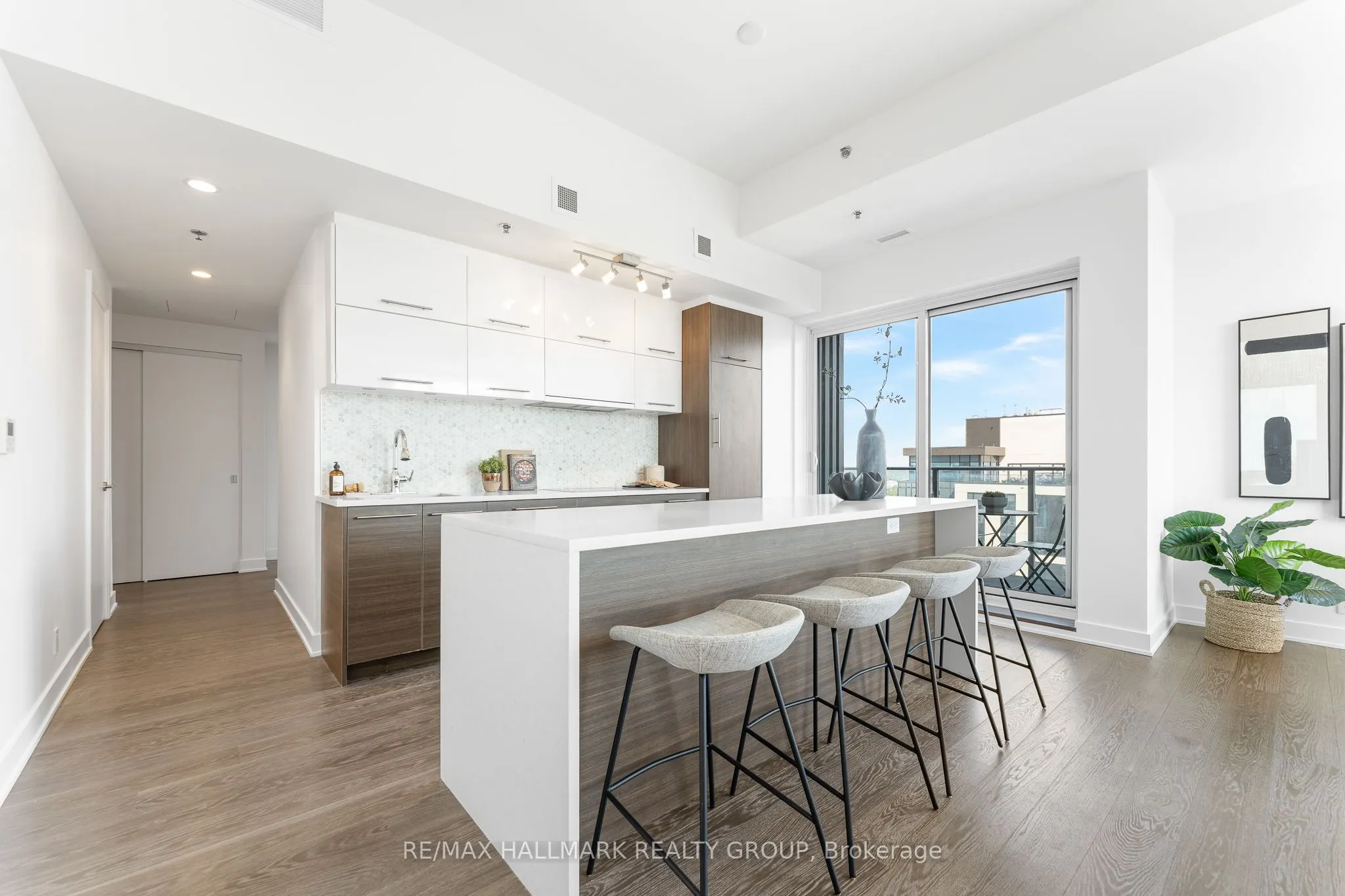 428 Sparks Street, #2001