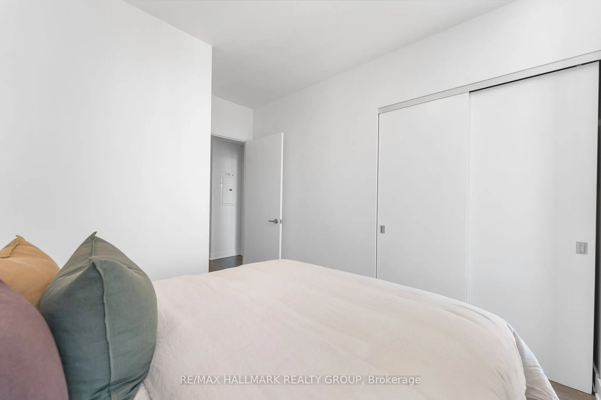 428 Sparks Street, #2001