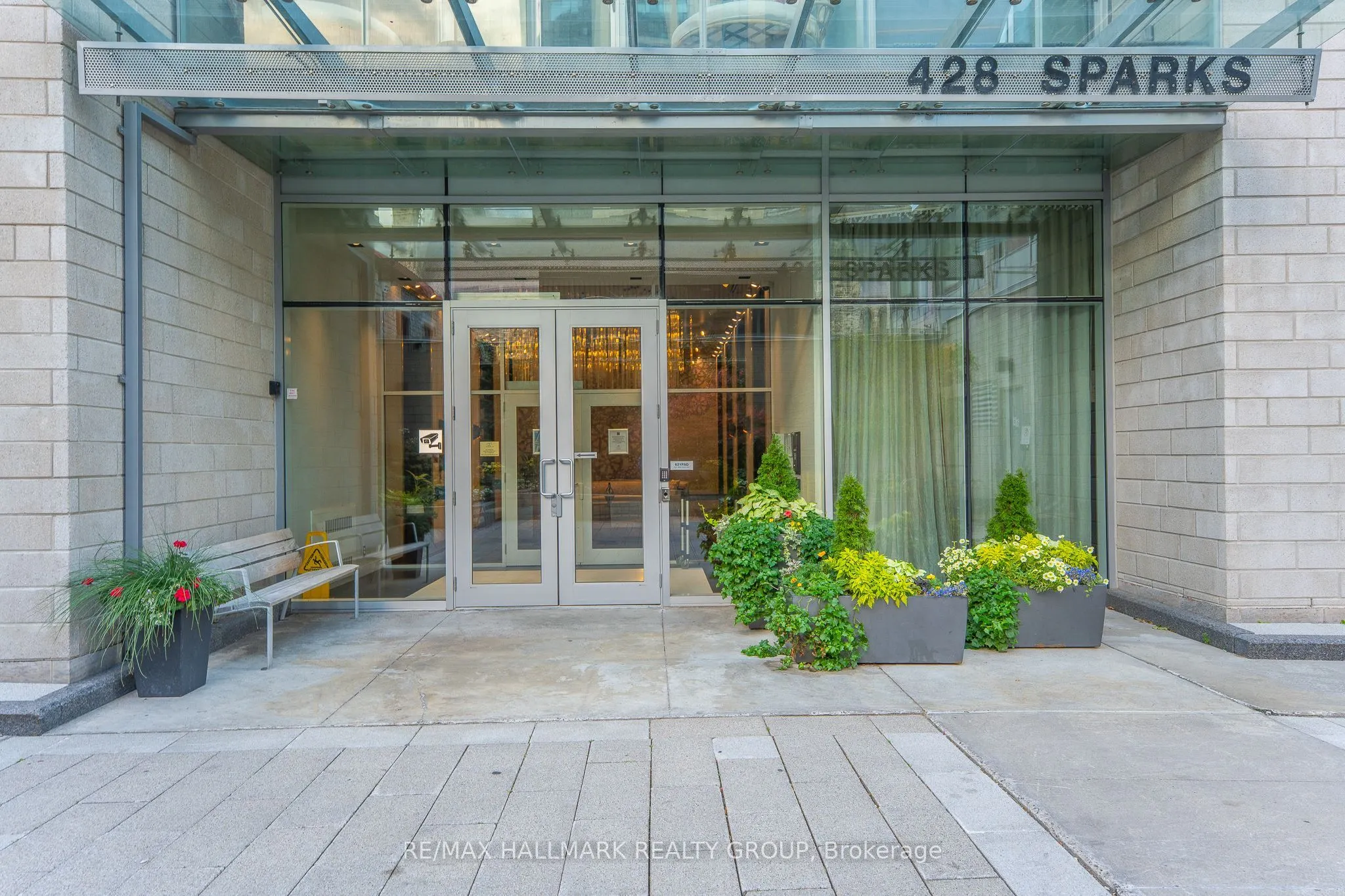 428 Sparks Street, #2001