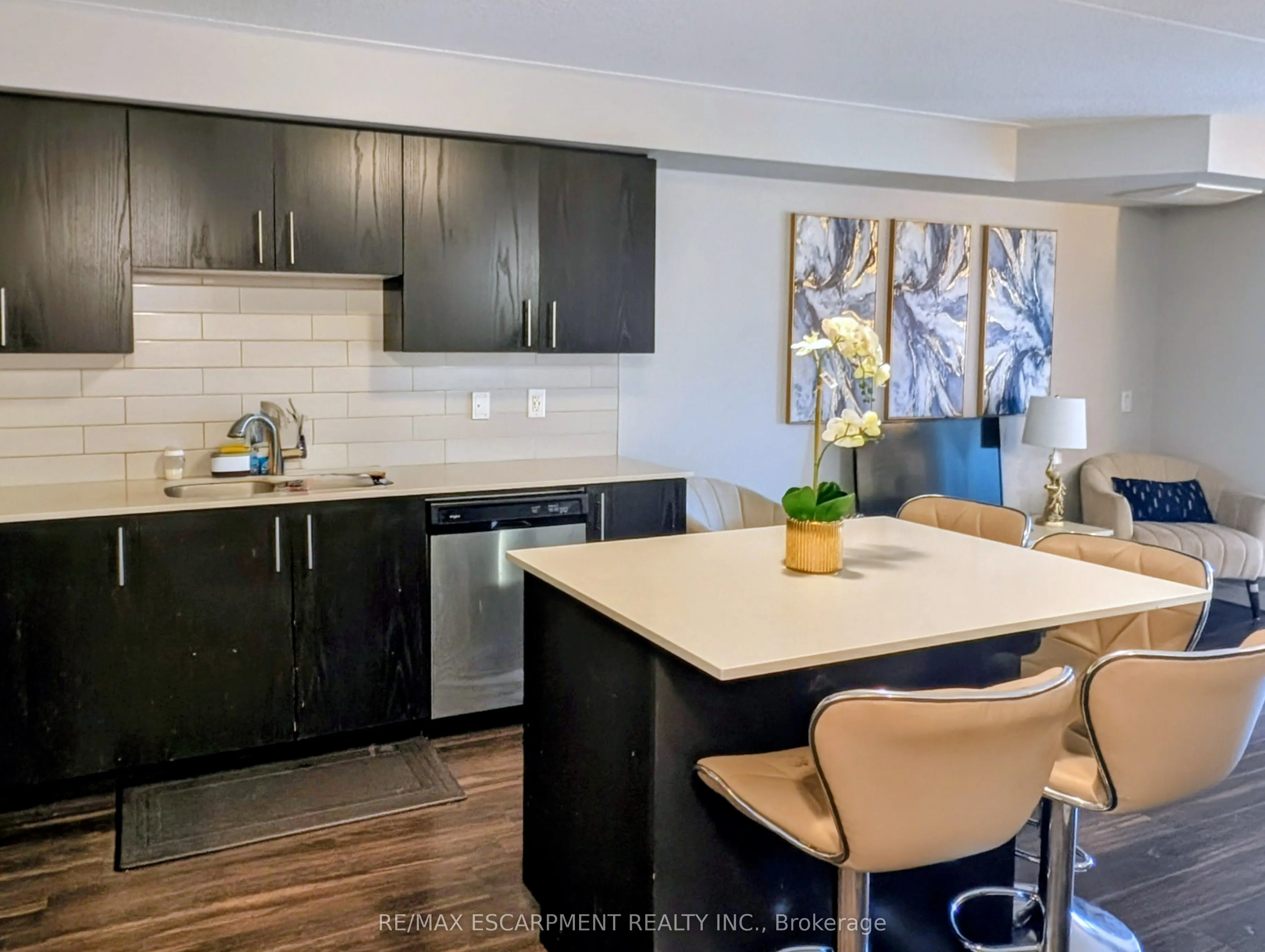 25 Kay Crescent, #207