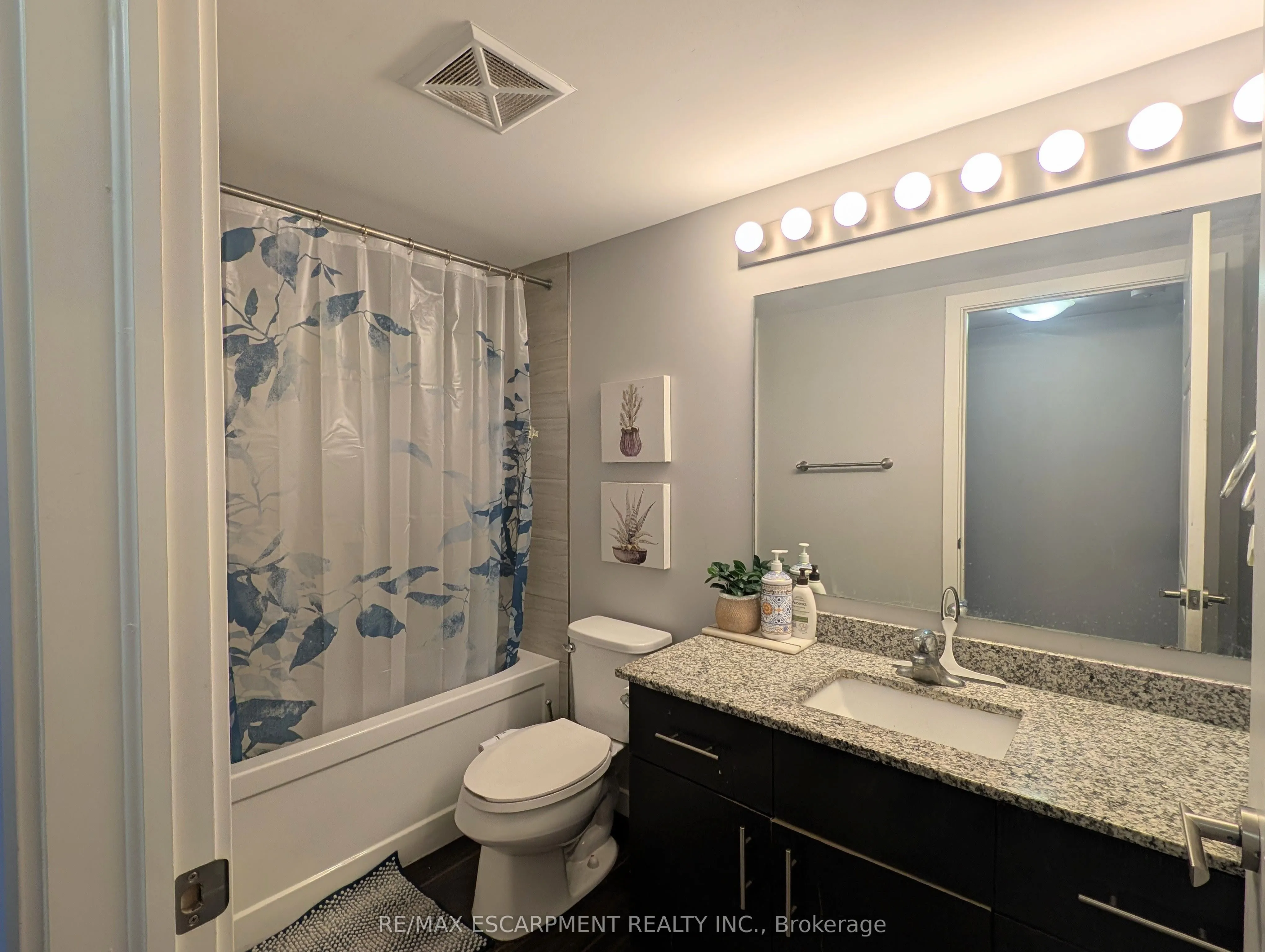 25 Kay Crescent, #207
