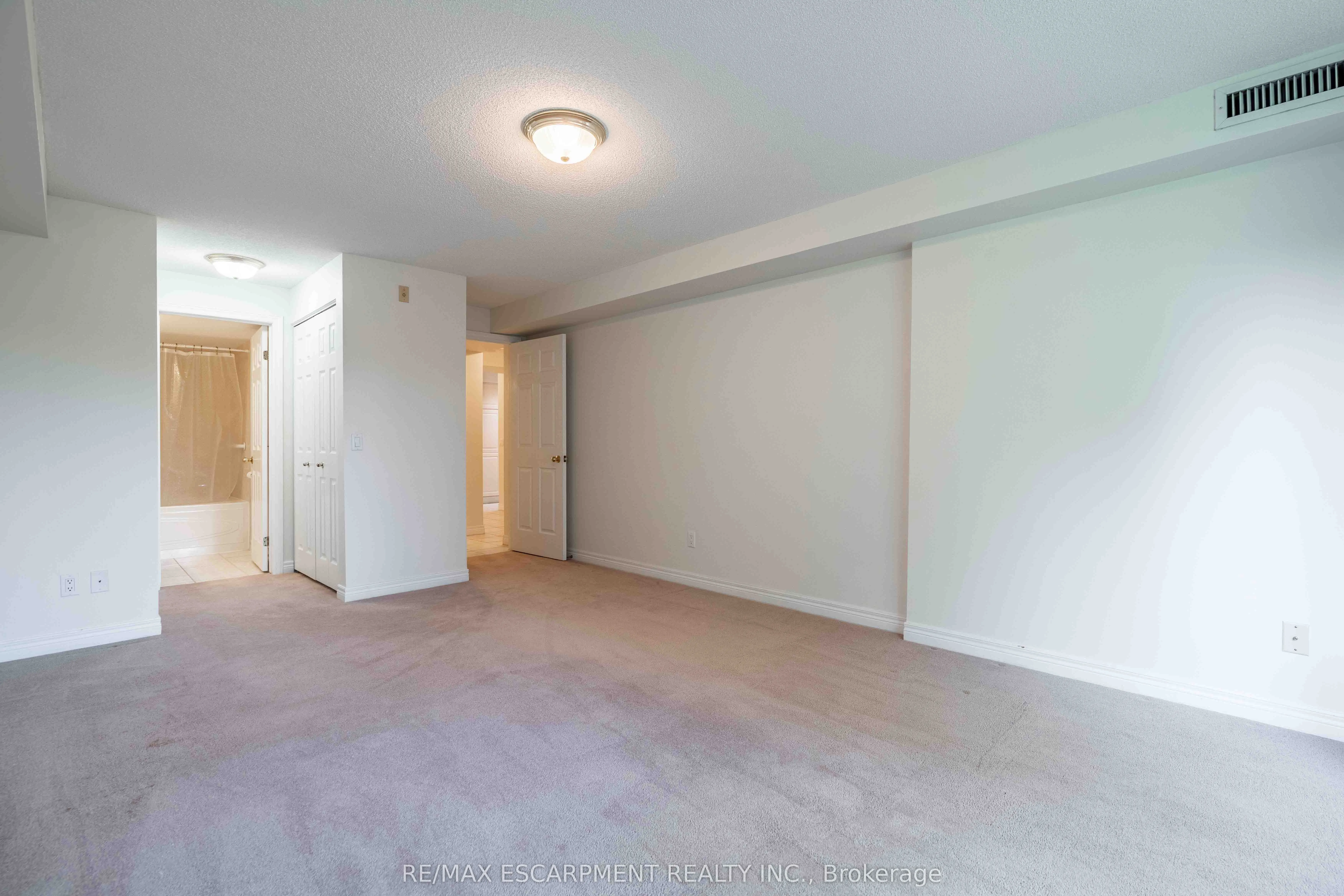 980 Golf Links Road, #207