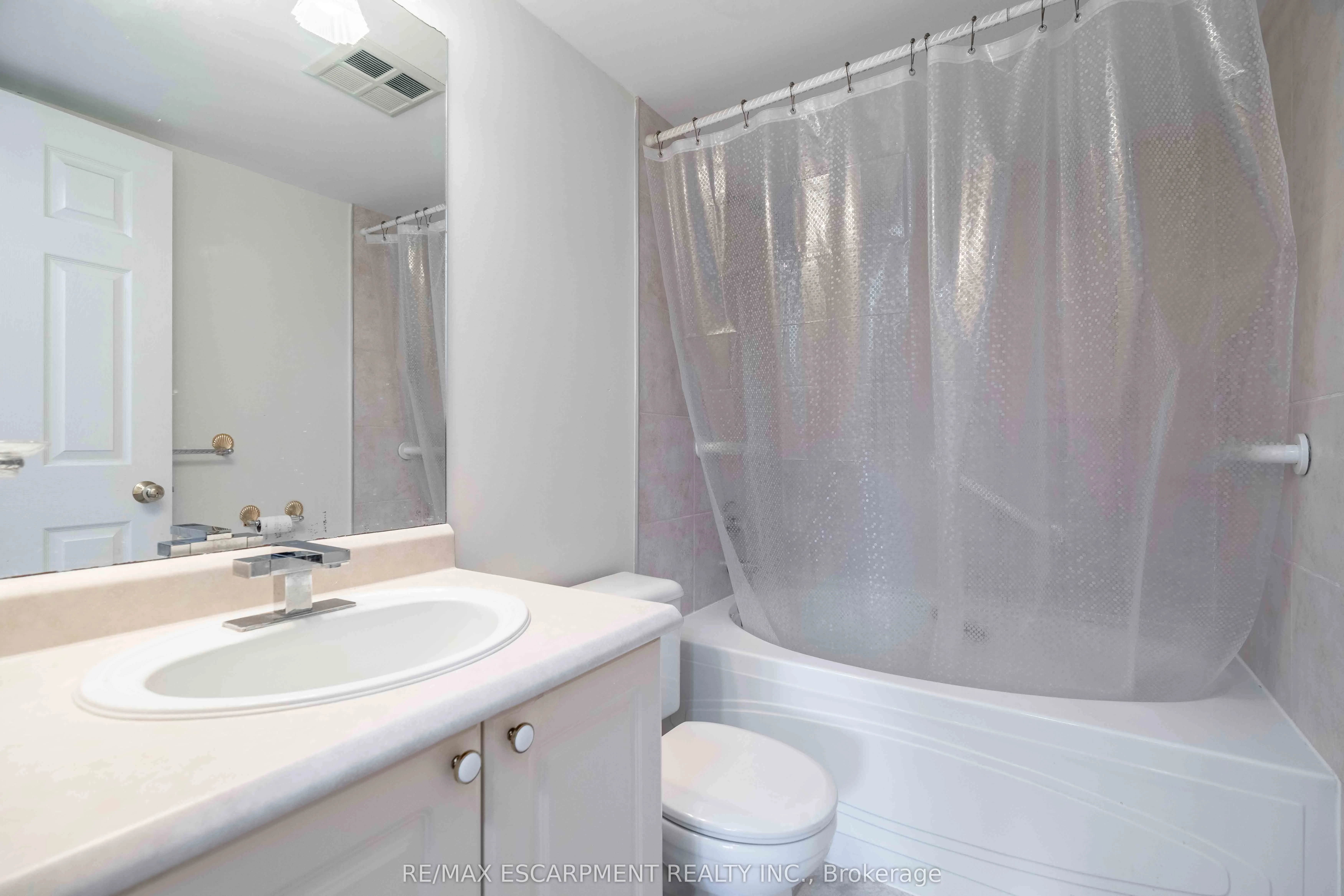 980 Golf Links Road, #207
