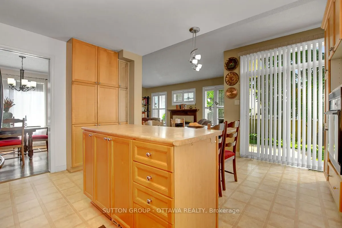 982 Como Crescent