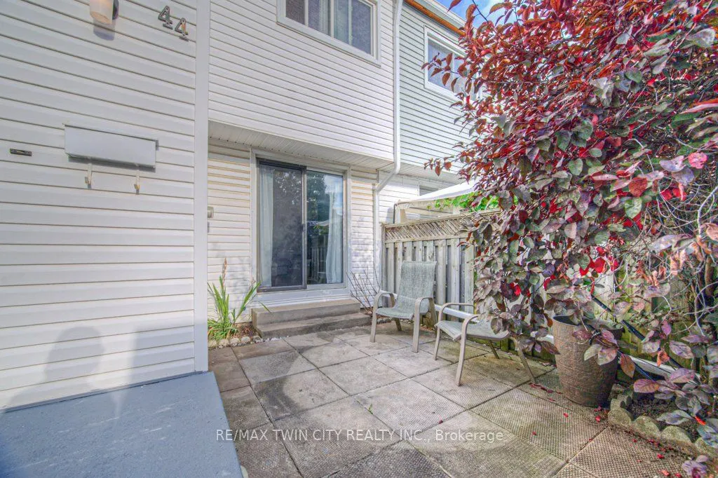 44 Frobisher Court
