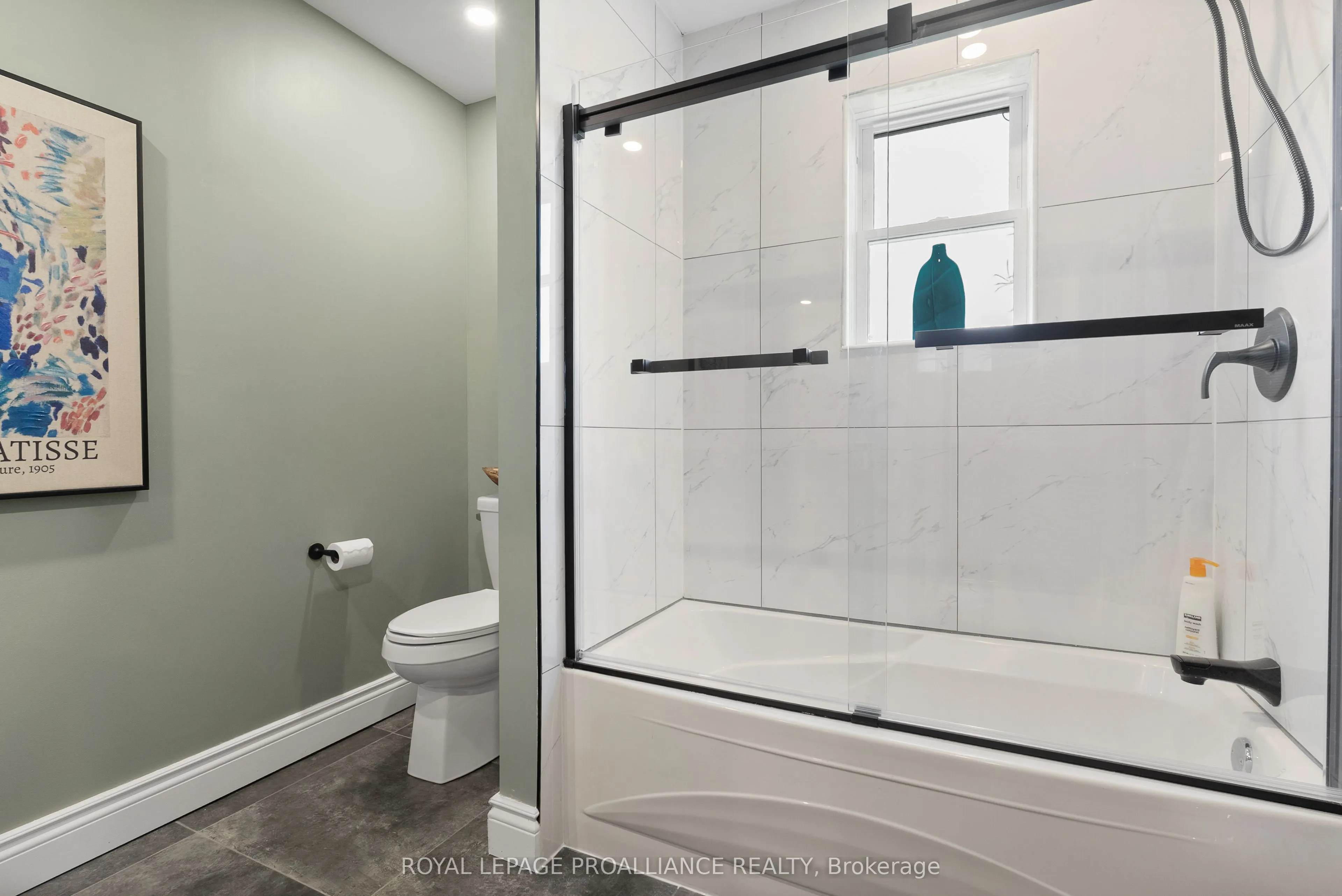 288 Edward Street W