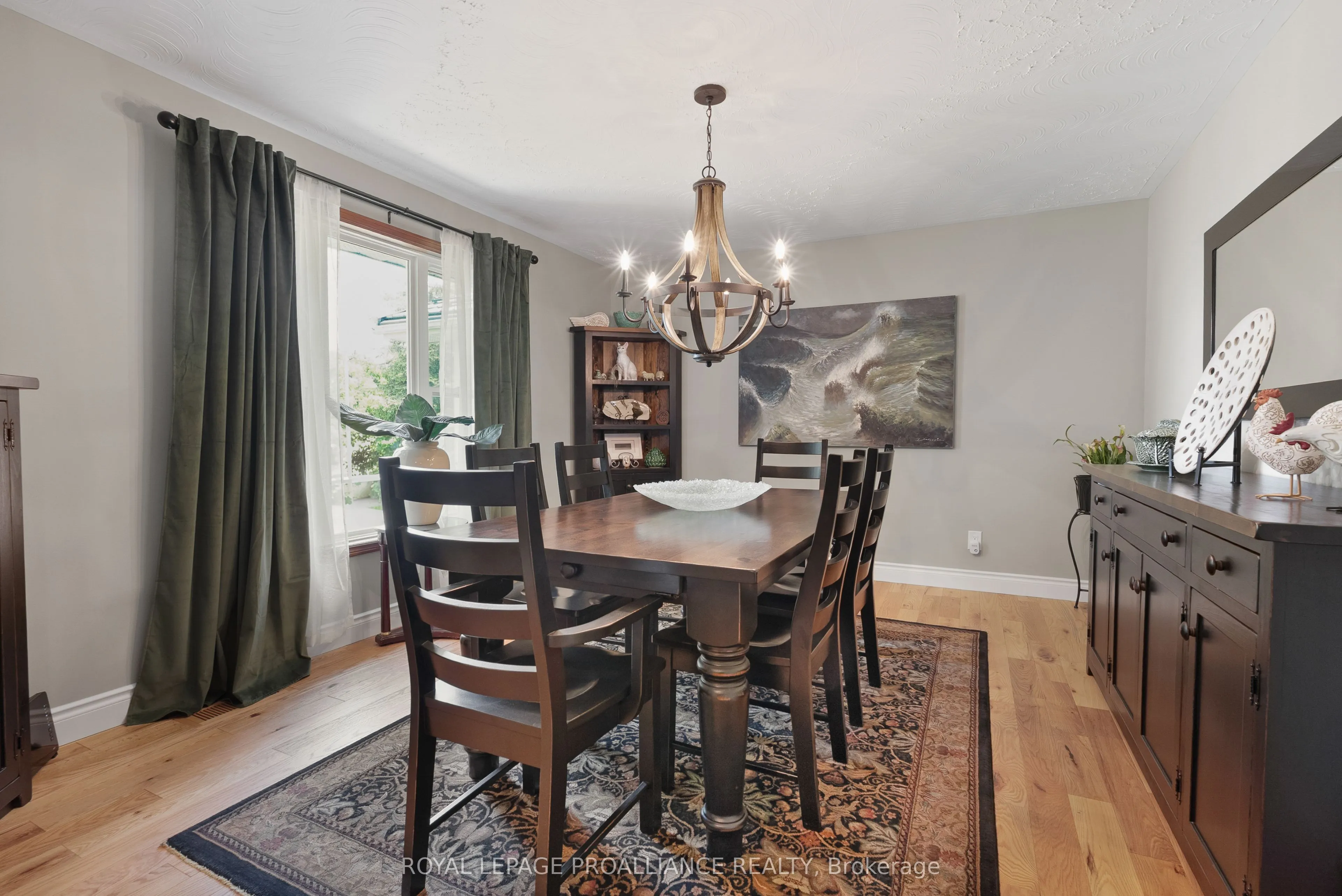 288 Edward Street W