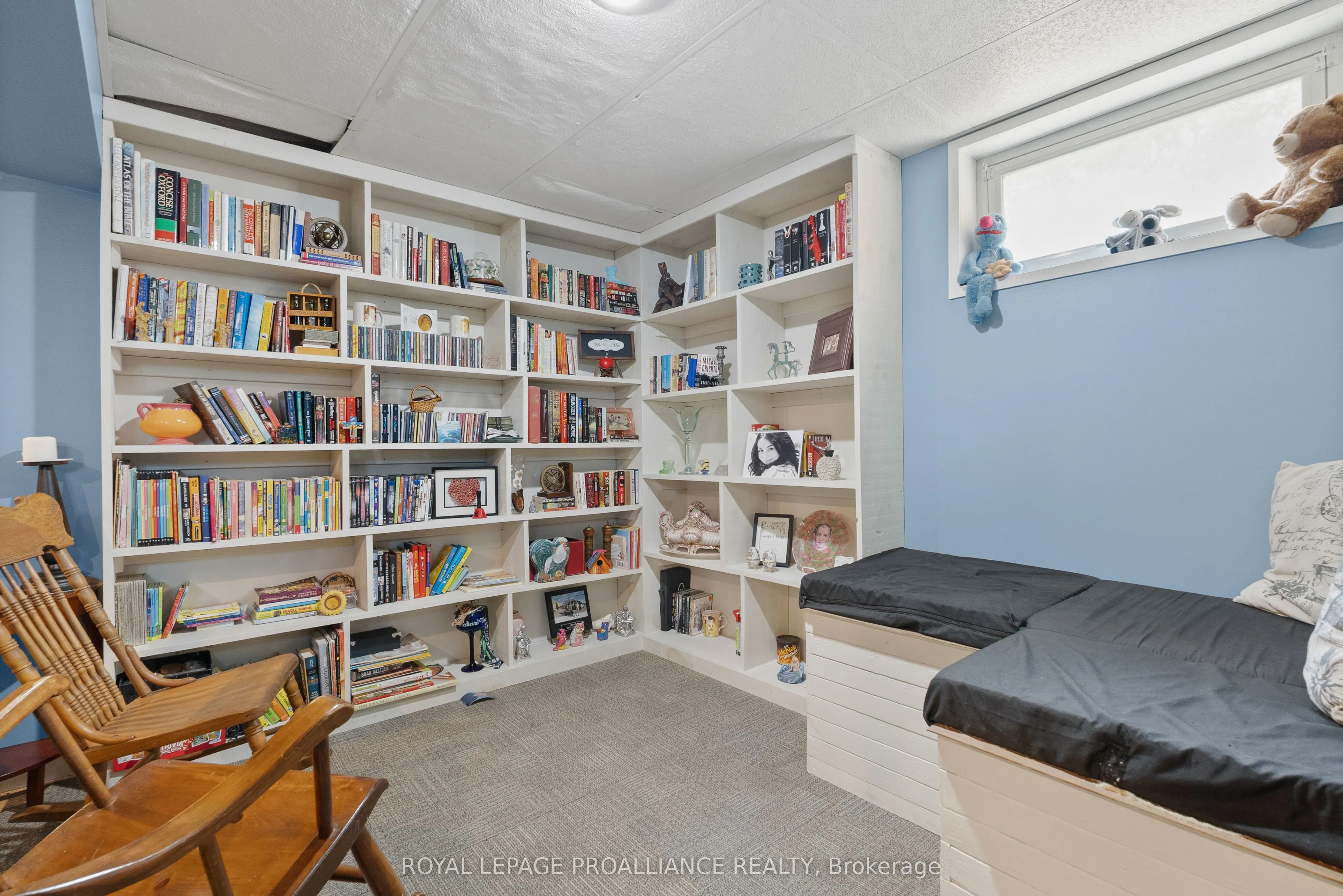 288 Edward Street W