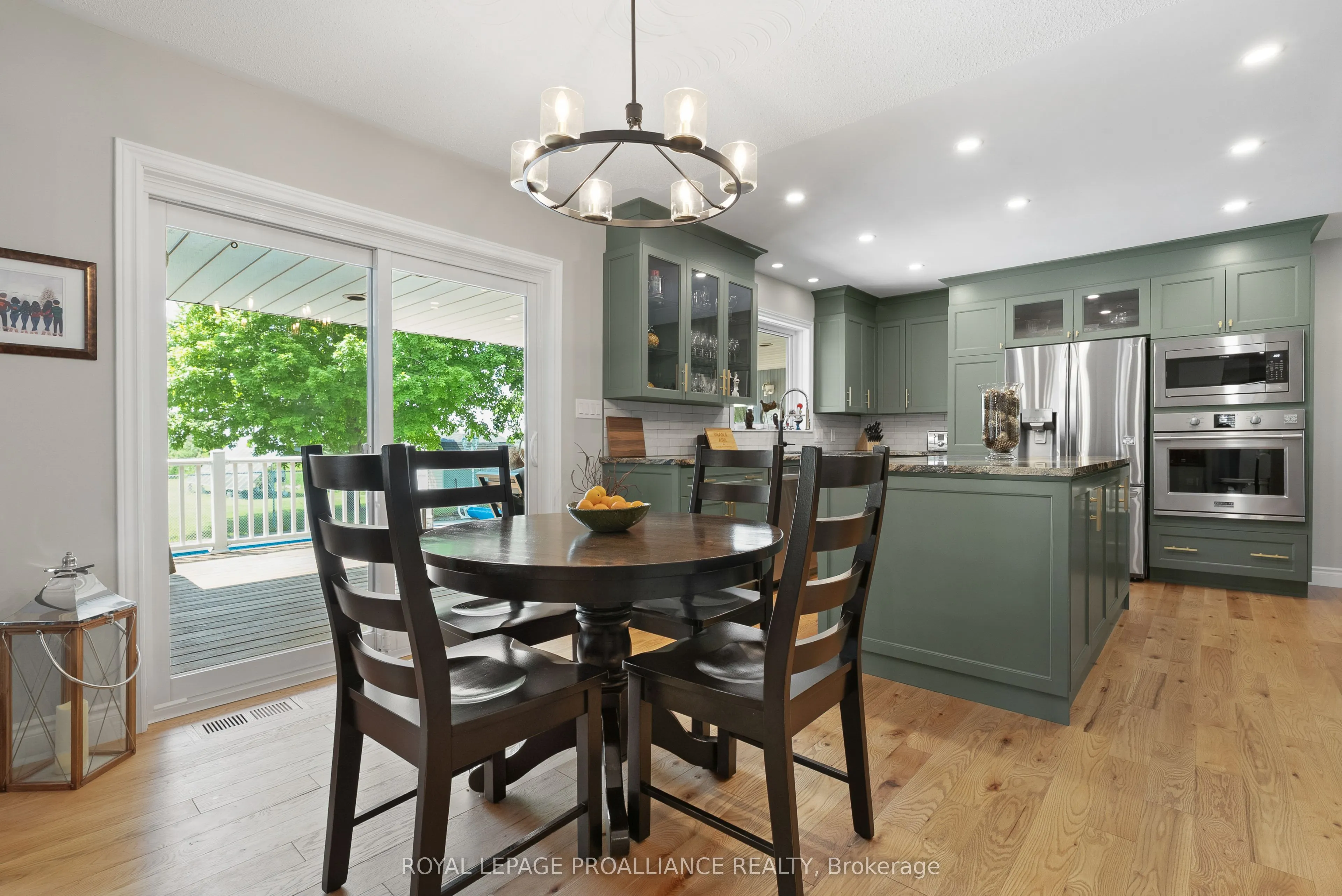 288 Edward Street W