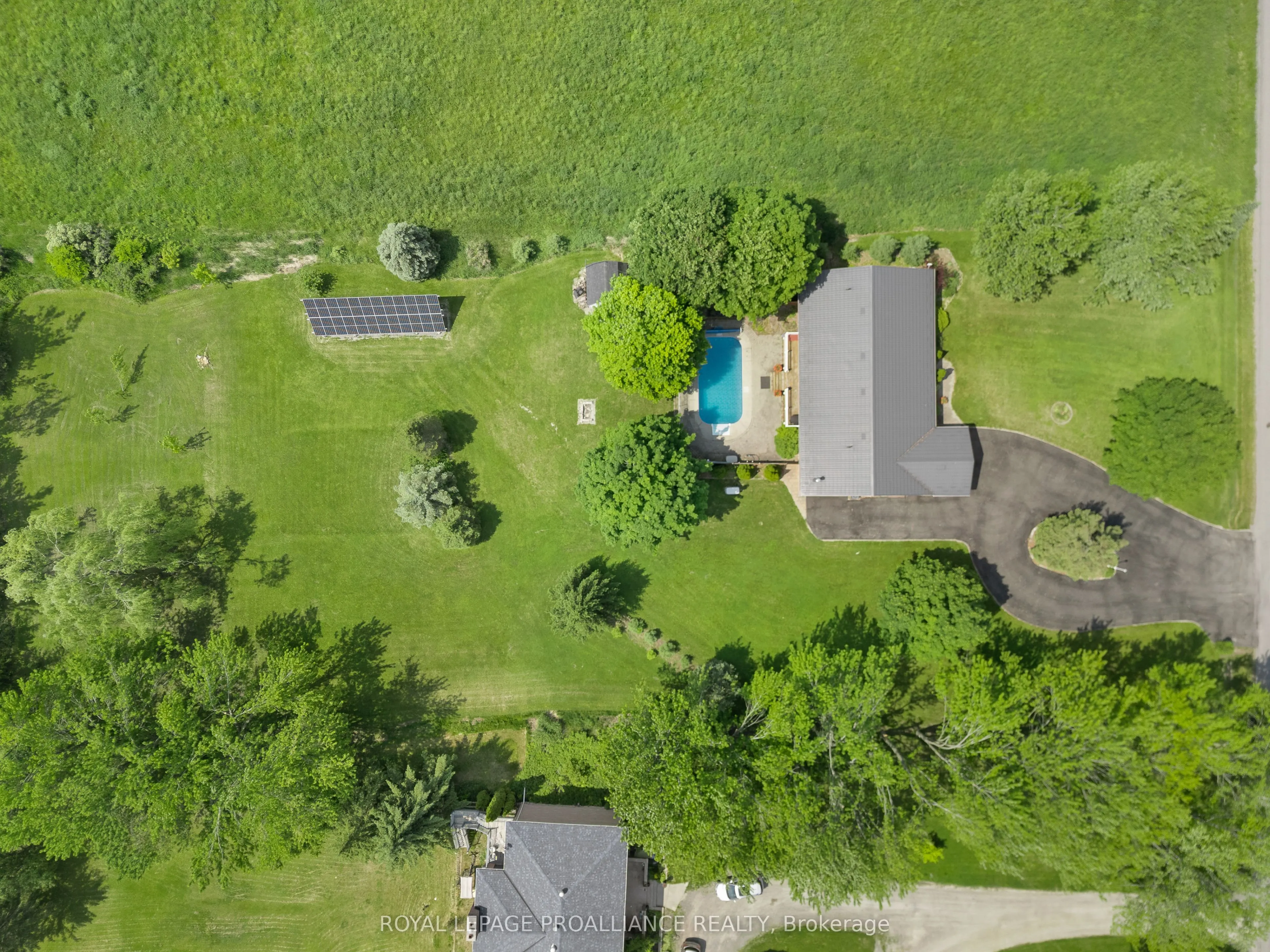 288 Edward Street W