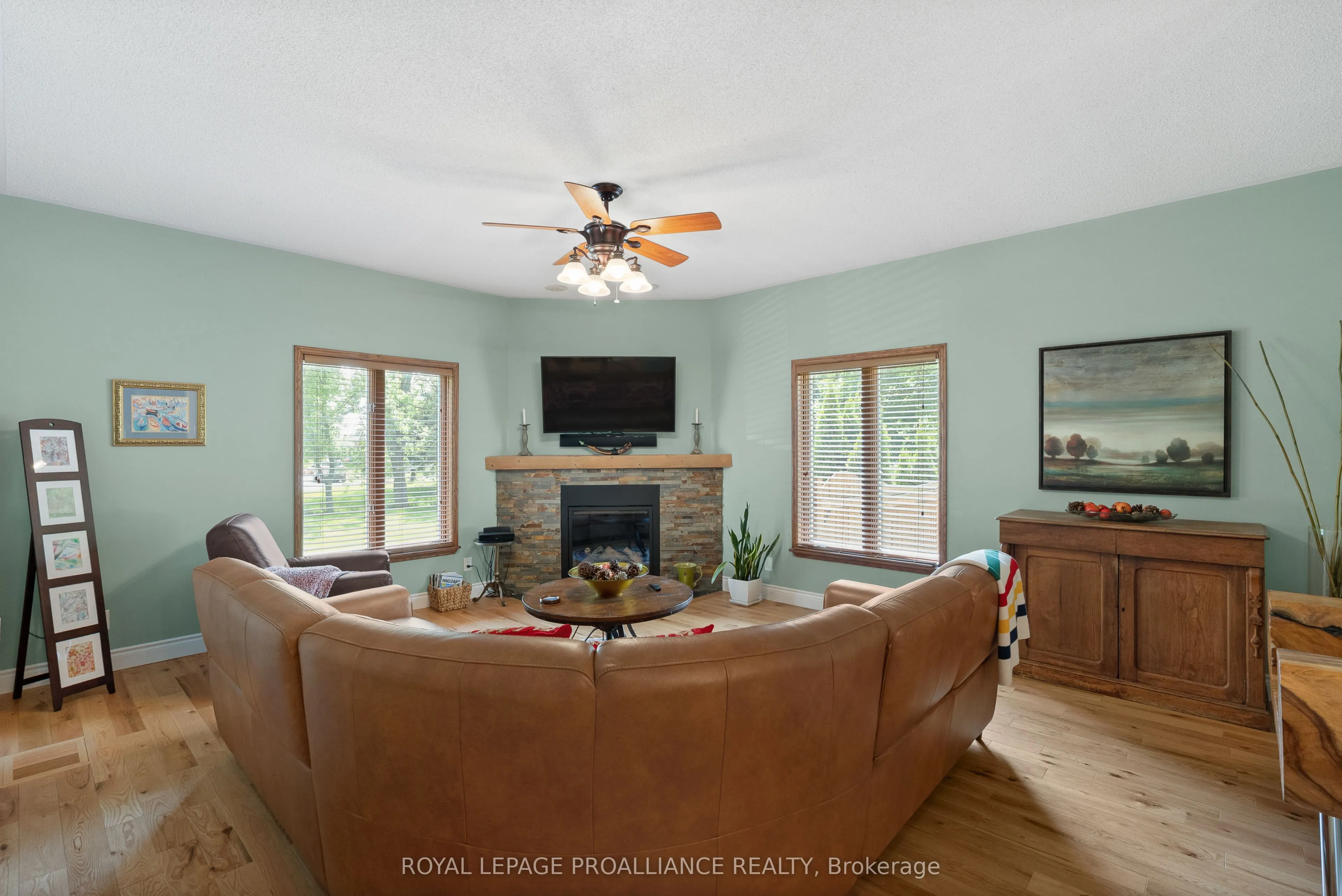 288 Edward Street W