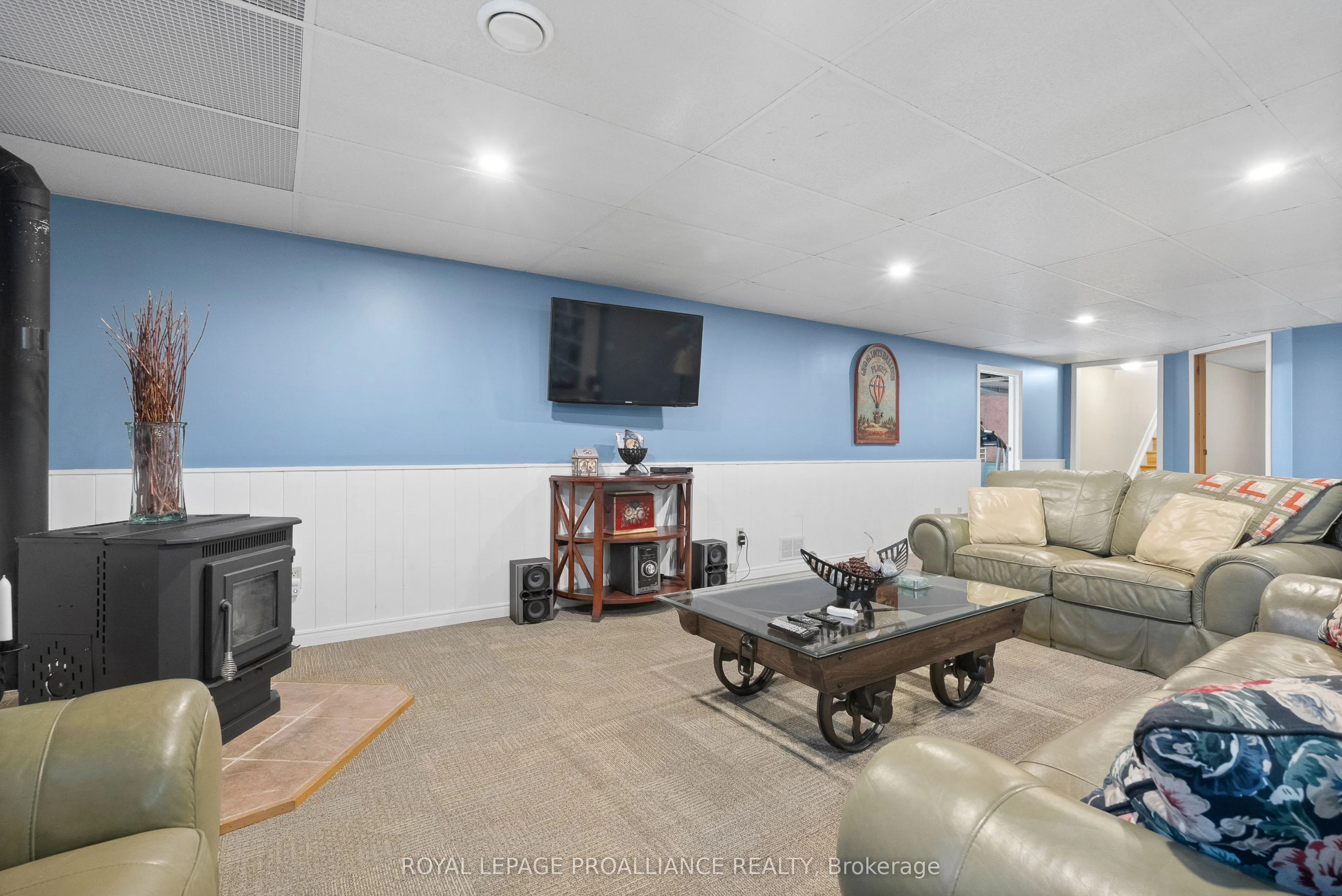 288 Edward Street W