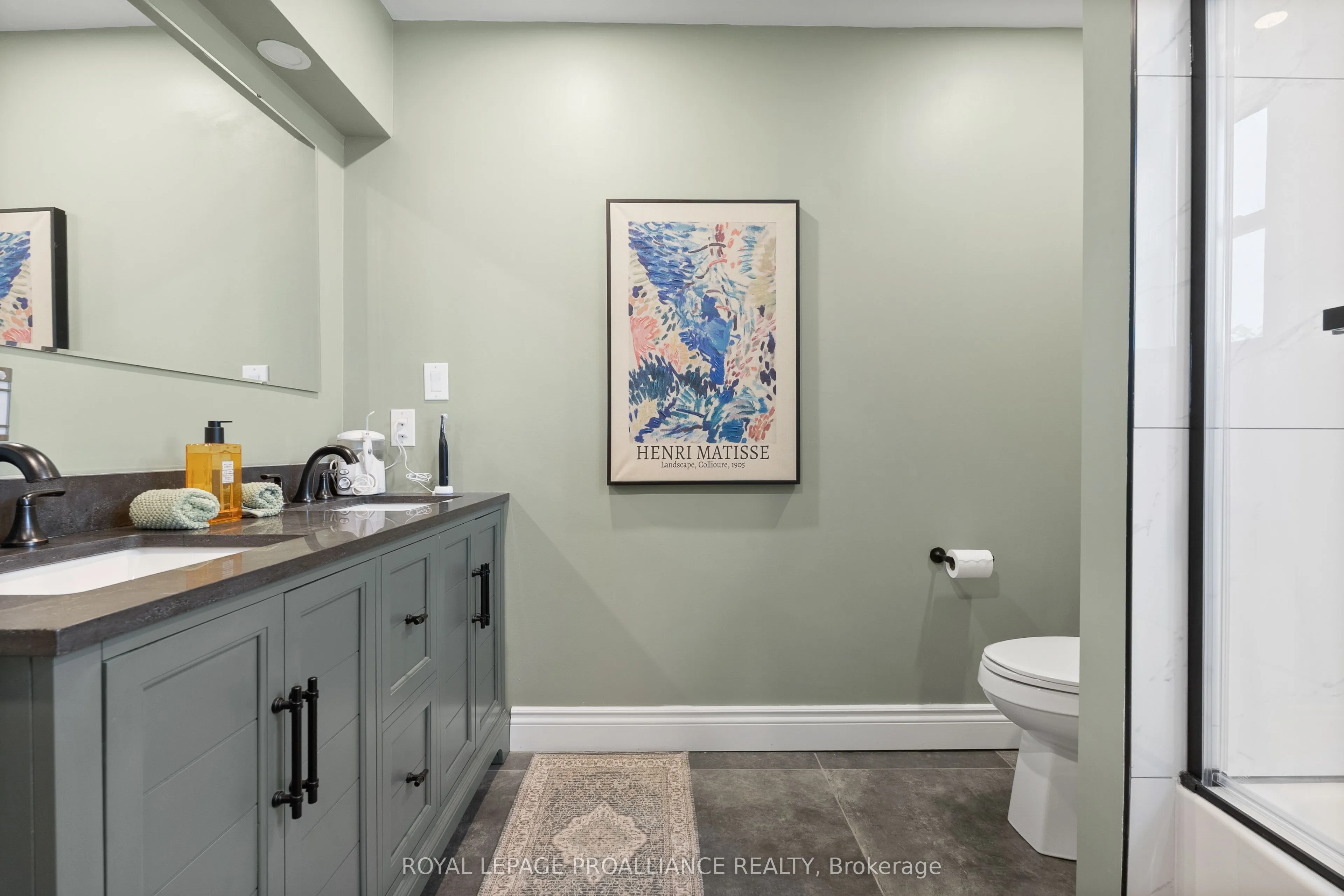 288 Edward Street W
