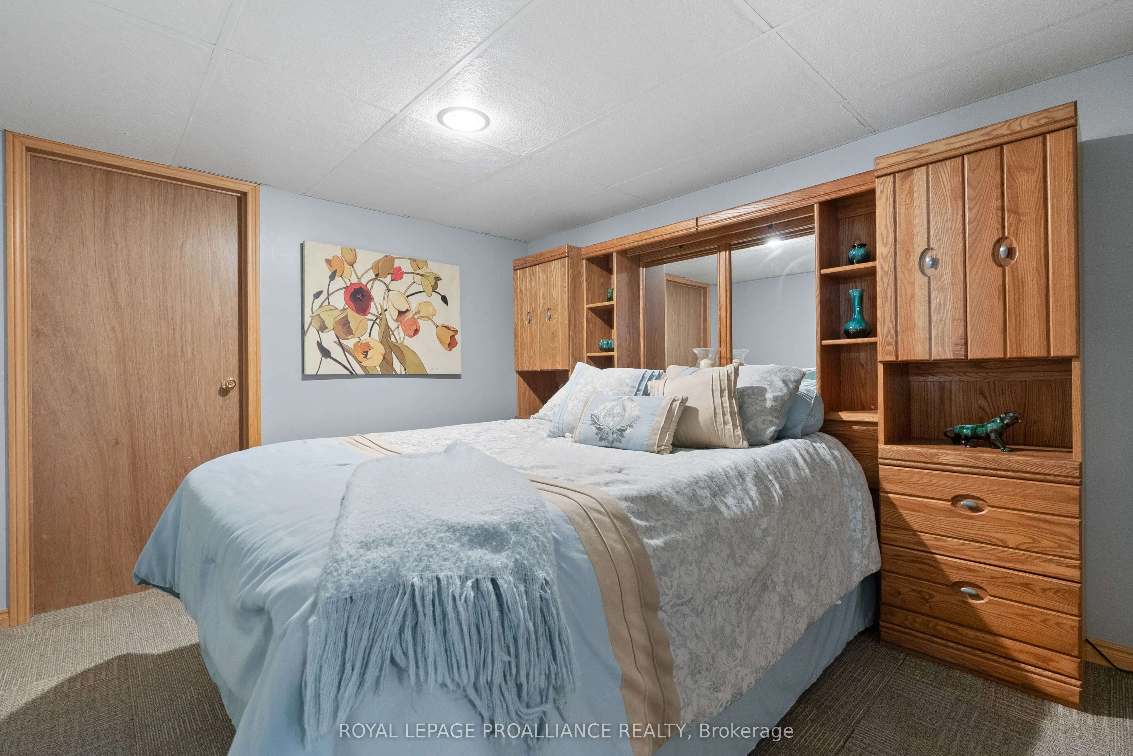 288 Edward Street W