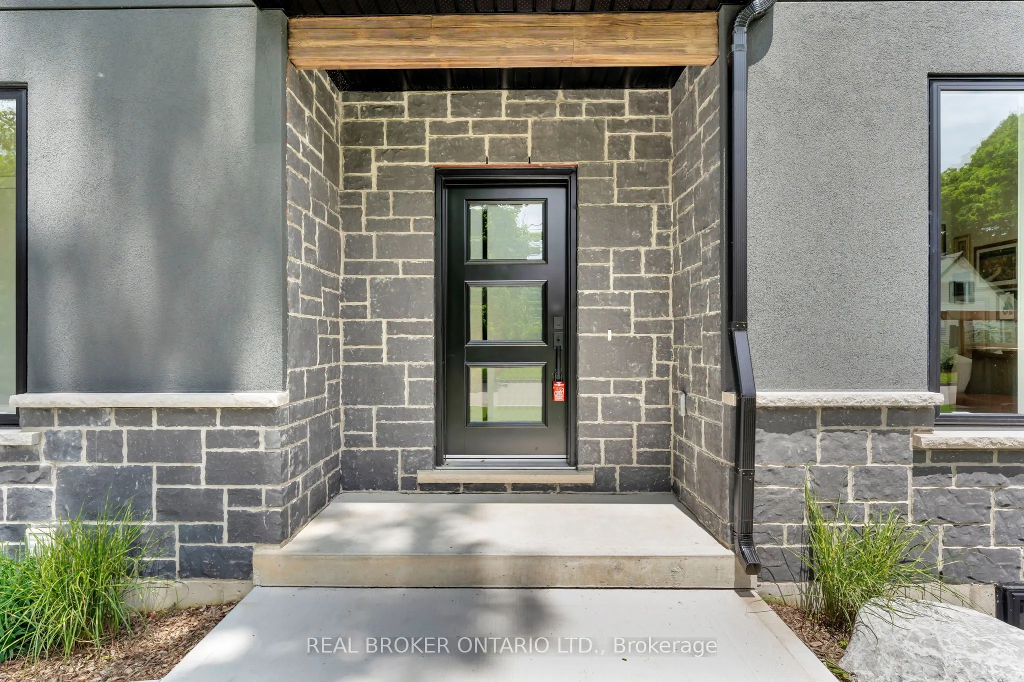 21 North Street N
