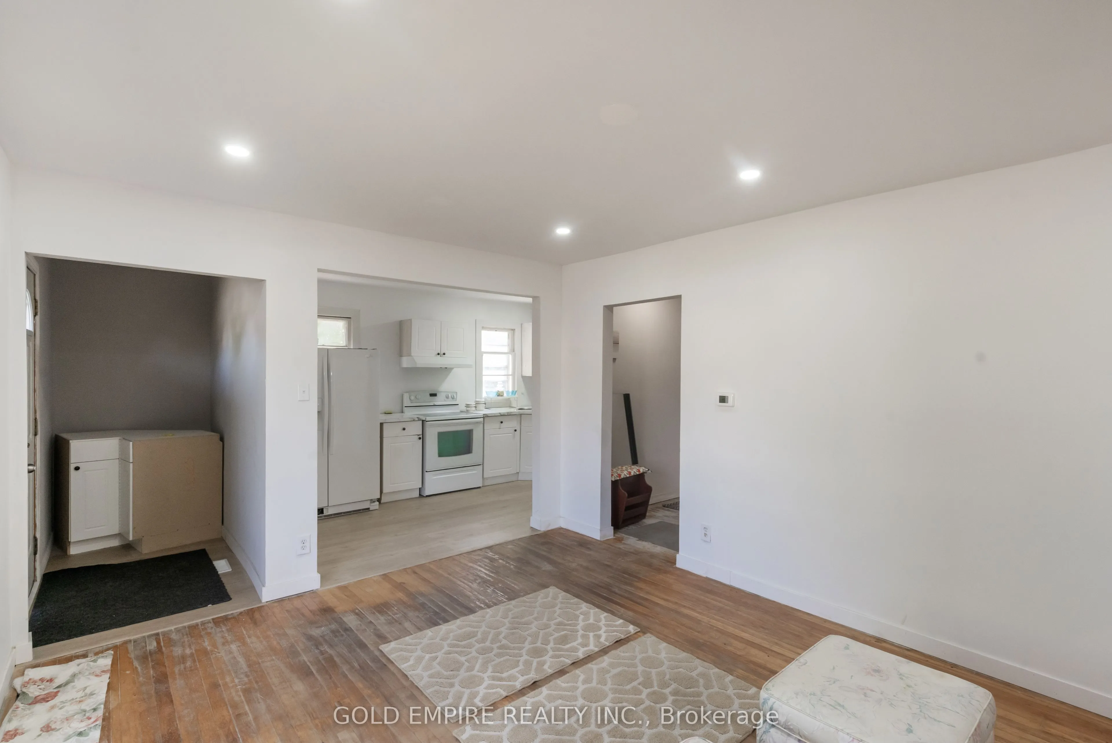 355 FLANDERS Row