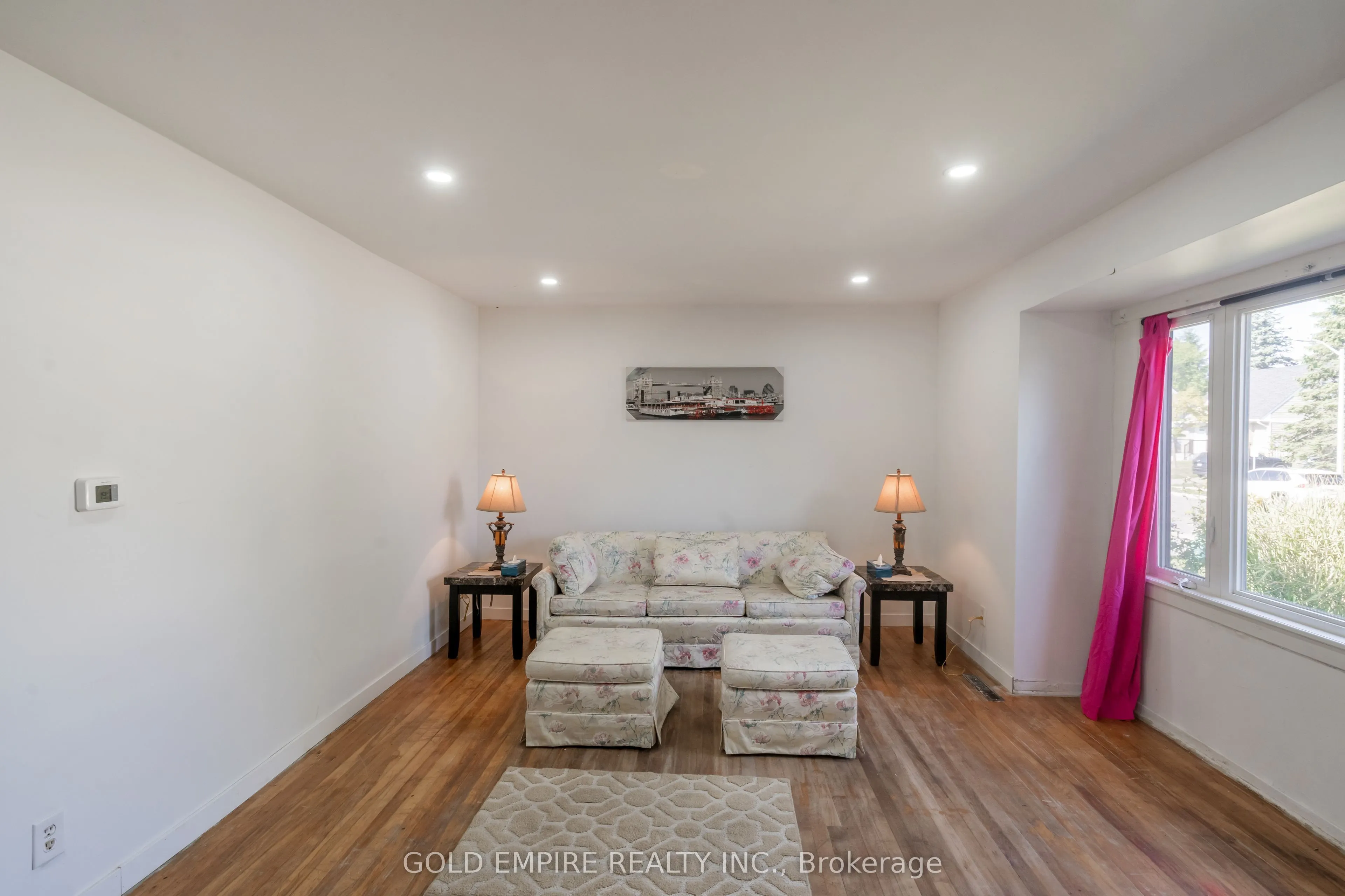 355 FLANDERS Row