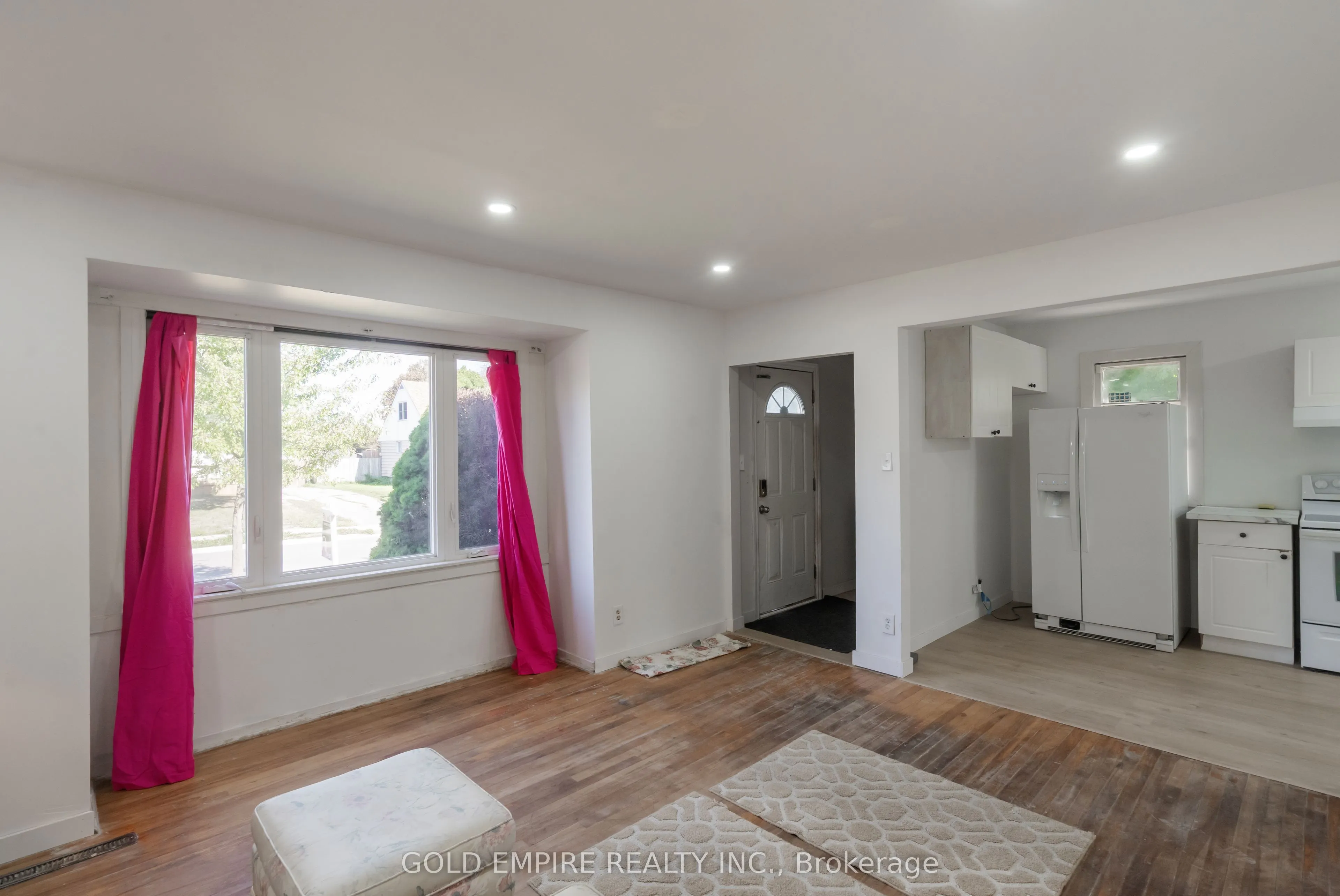 355 FLANDERS Row