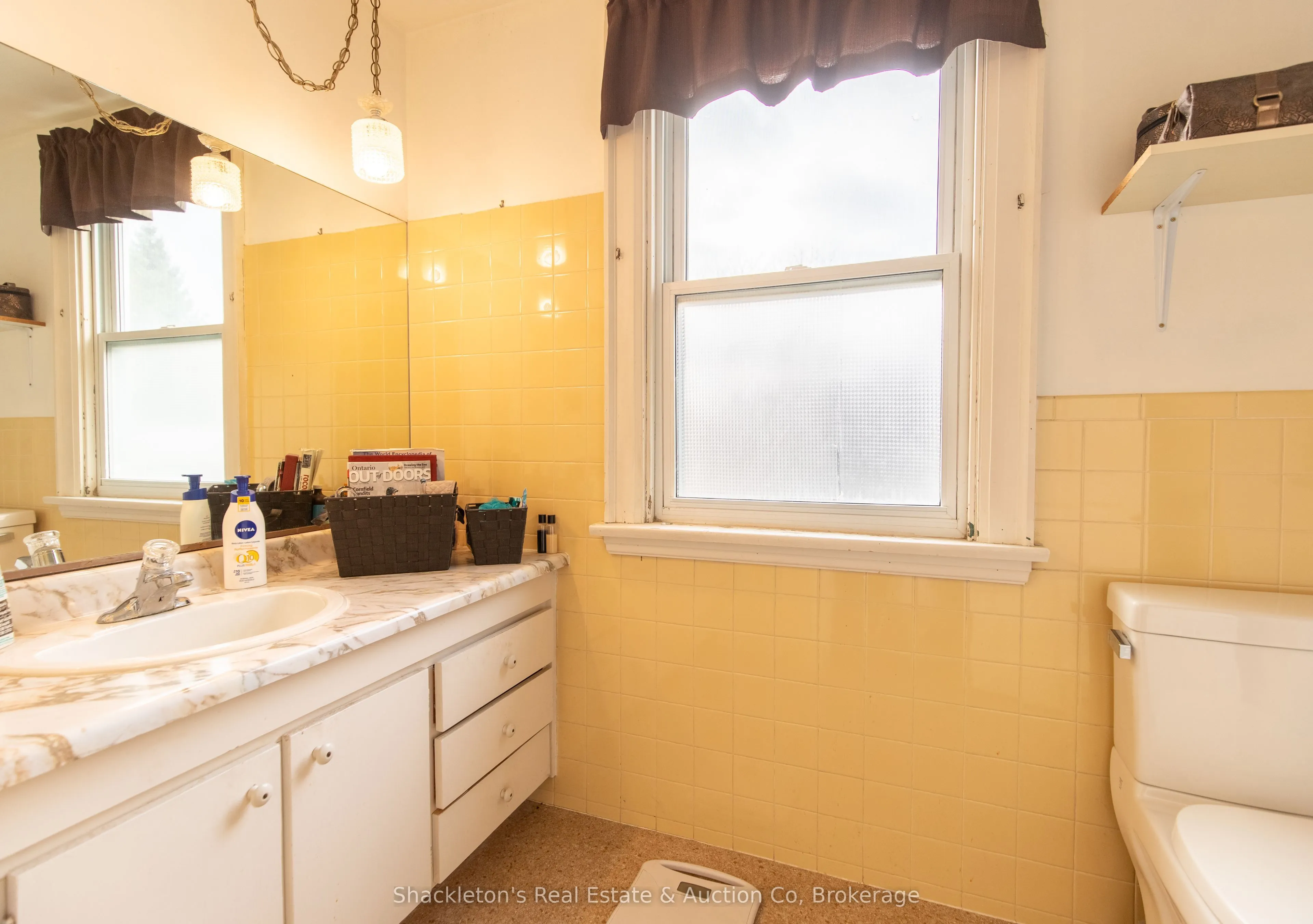 292 QUEEN Street W