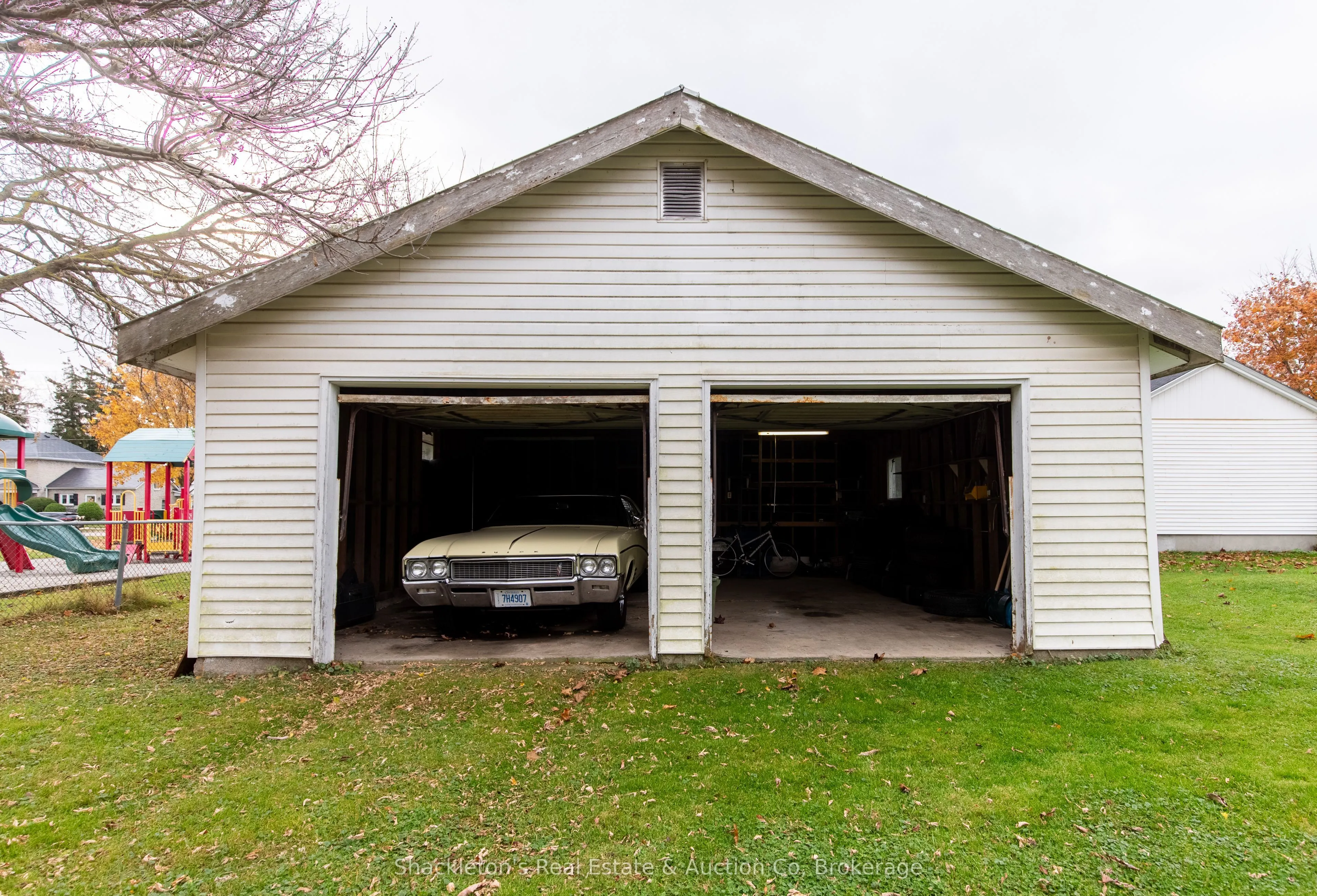 292 QUEEN Street W