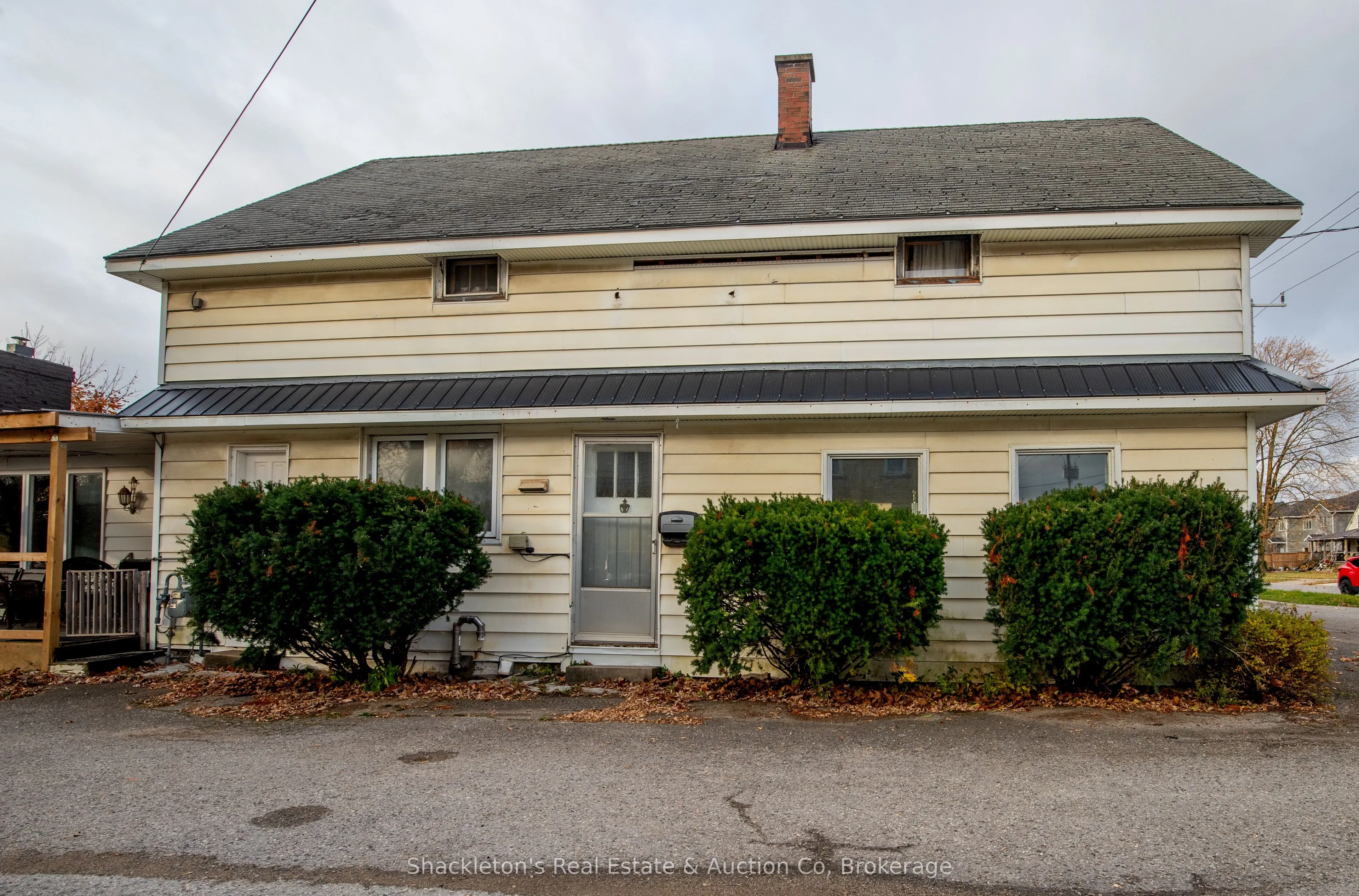 292 QUEEN Street W