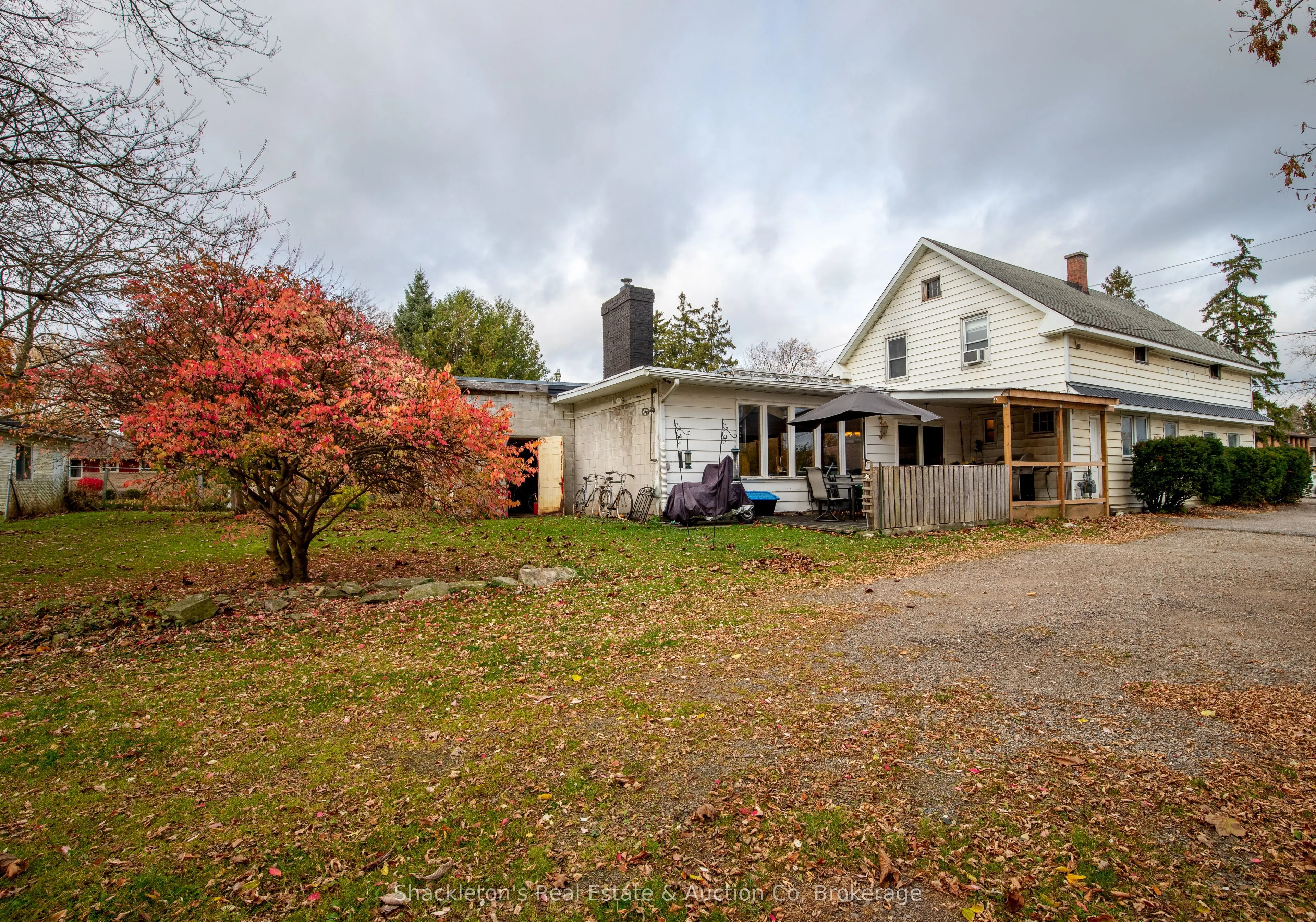 292 QUEEN Street W