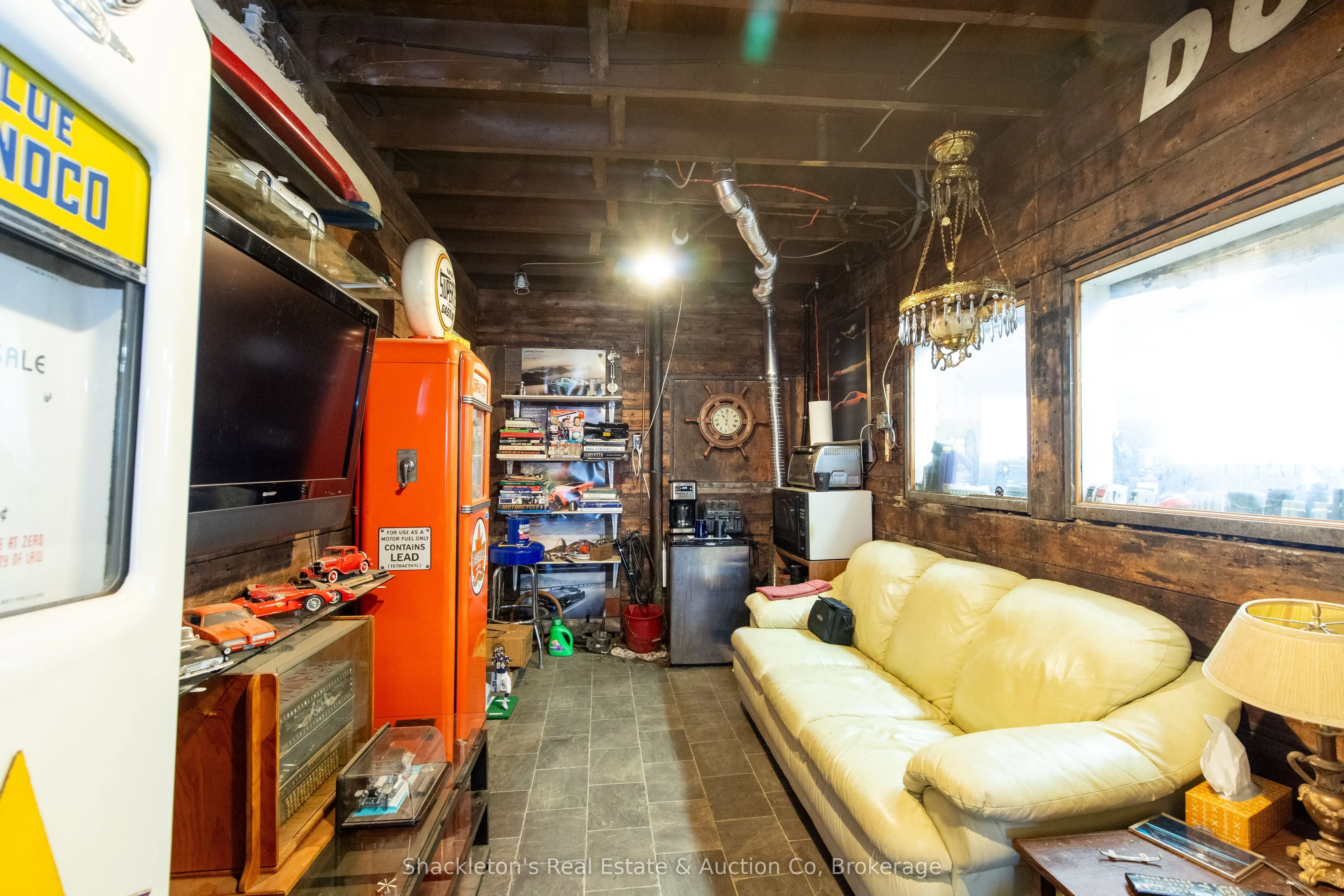 292 QUEEN Street W