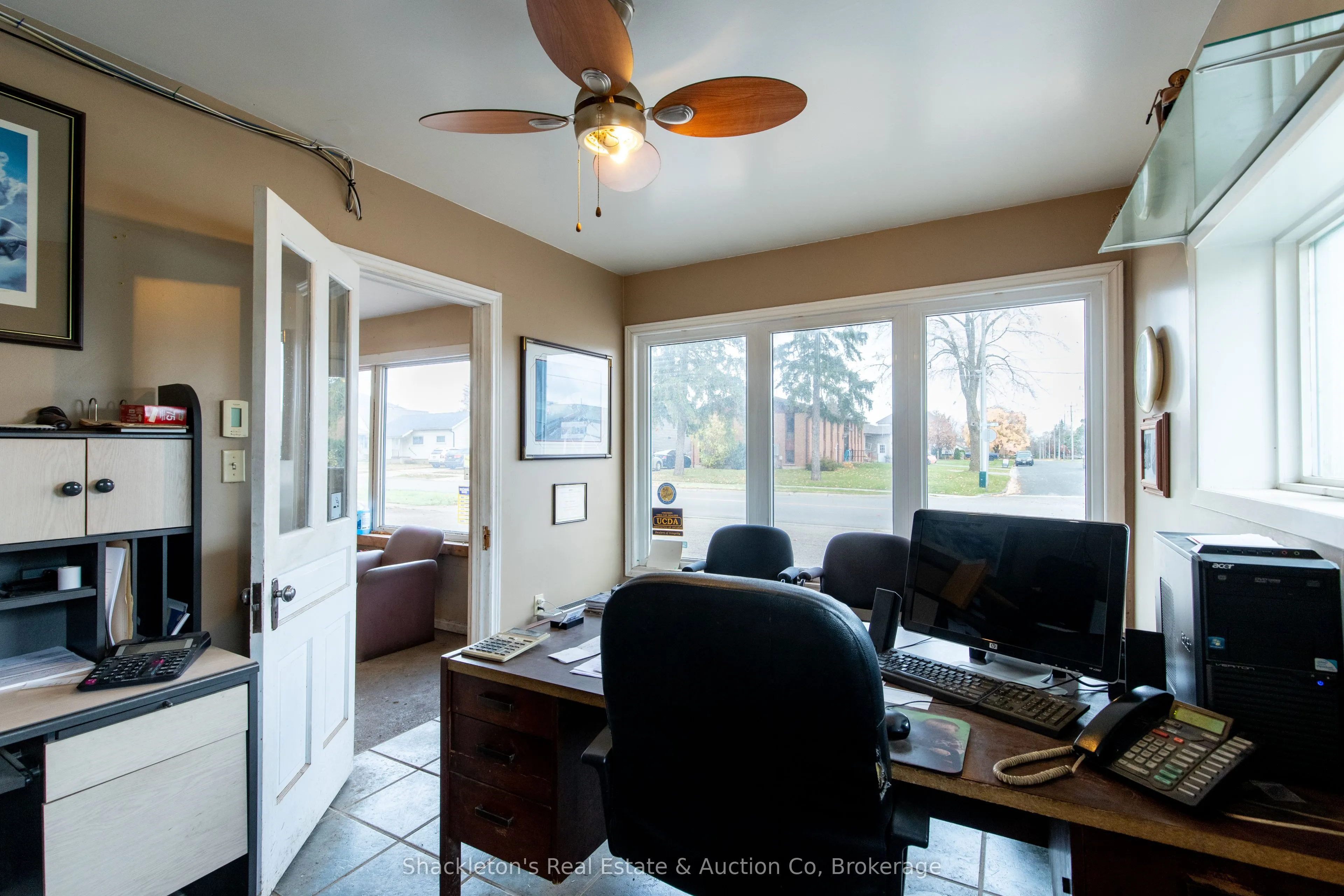 292 QUEEN Street W