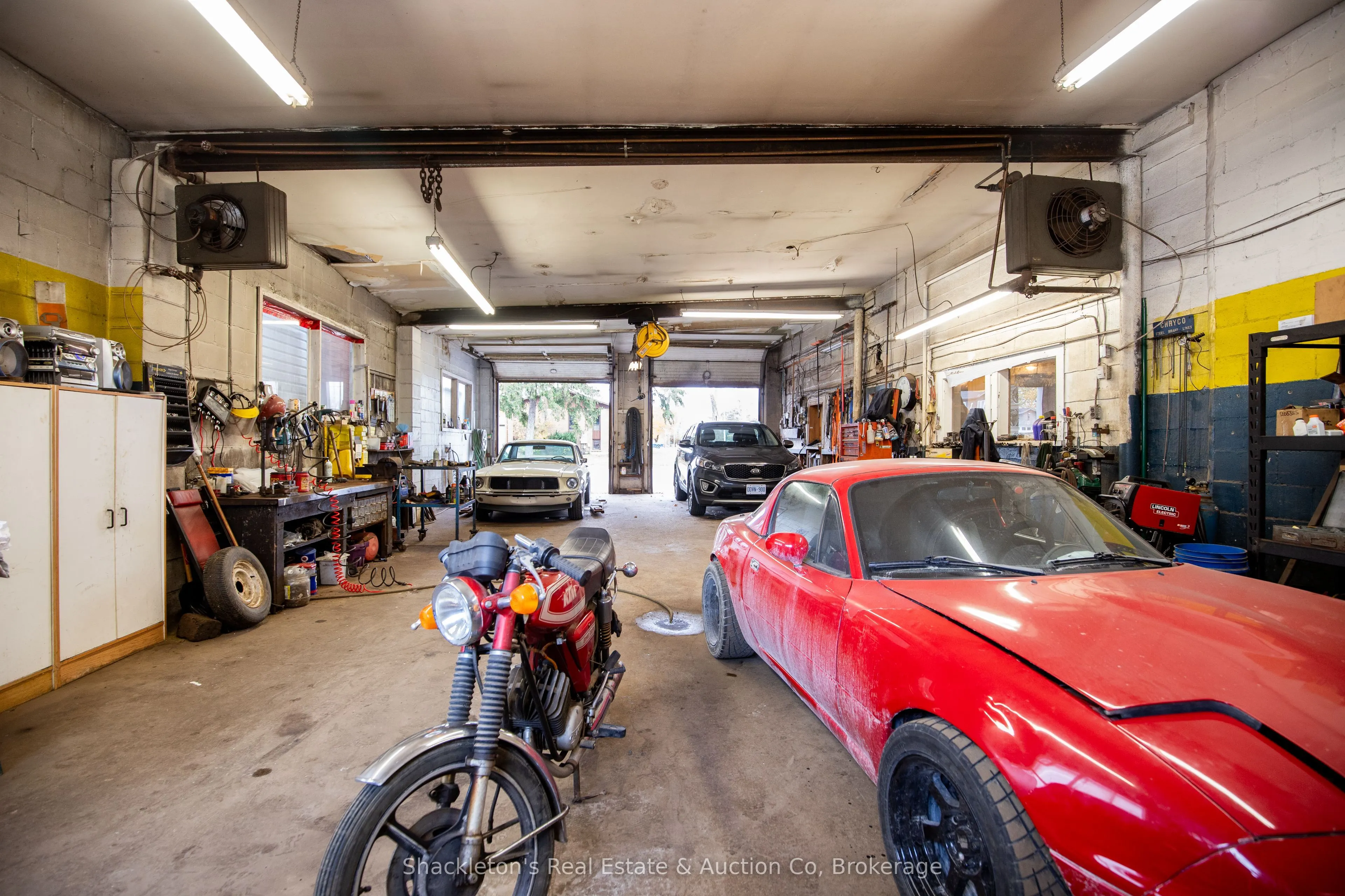 292 QUEEN Street W